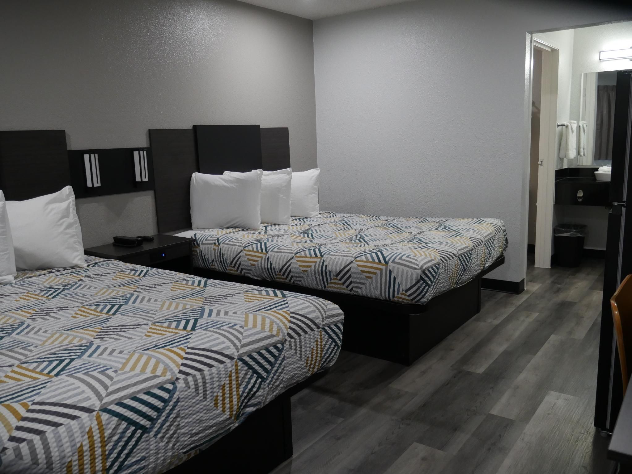 2 QBs | Non-Smoking, Kitchen