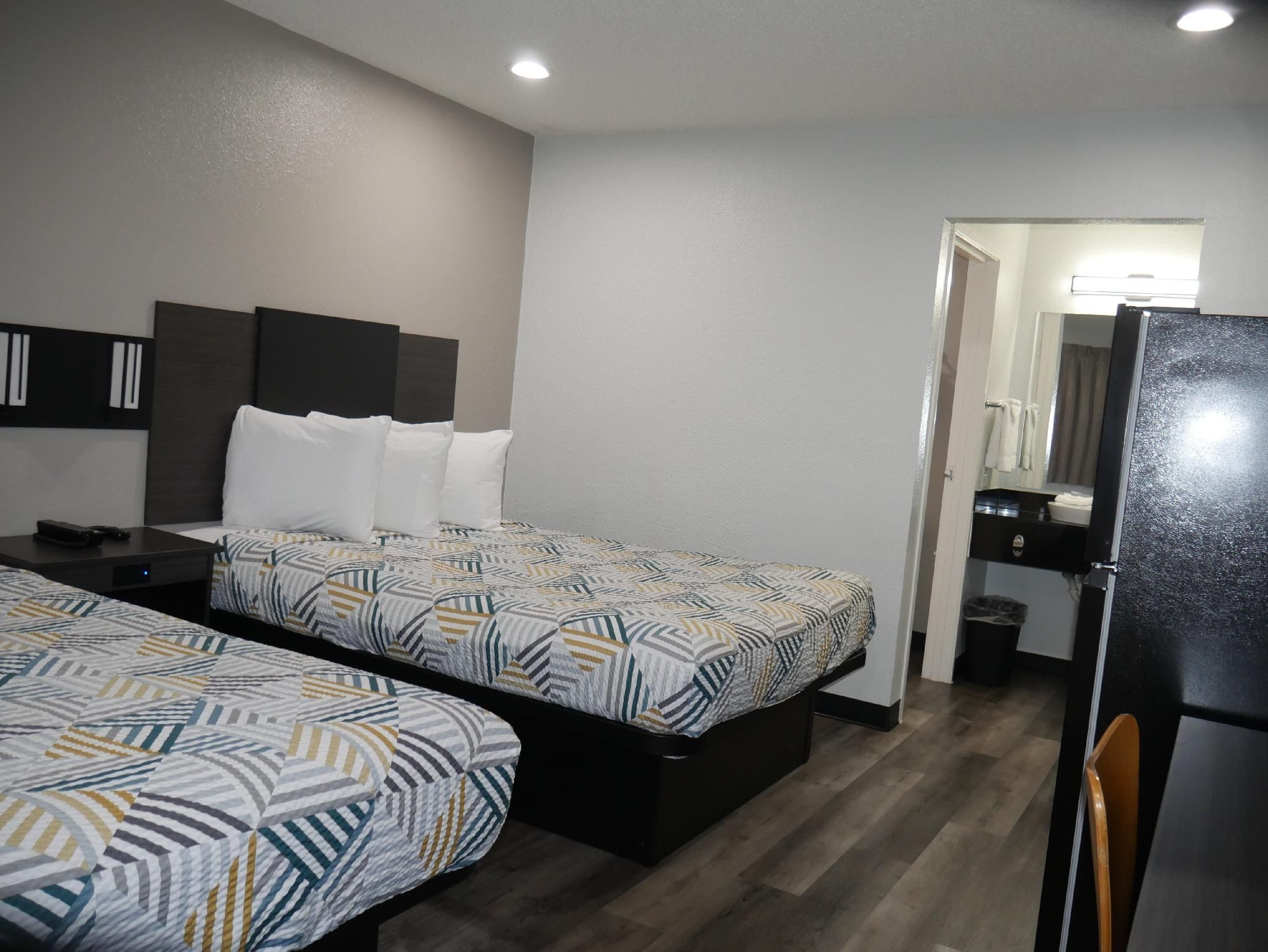 2 QBs | Non-Smoking, Kitchen