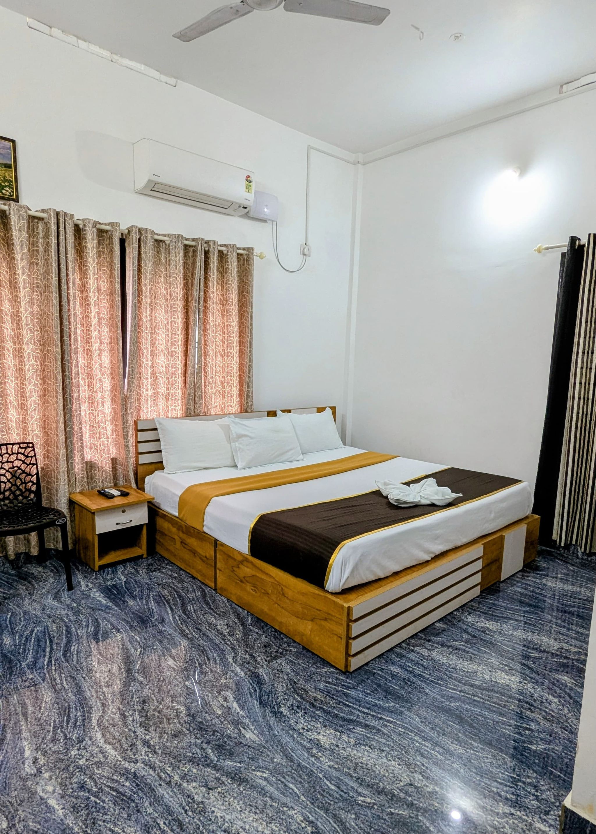 Deluxe Ac Room