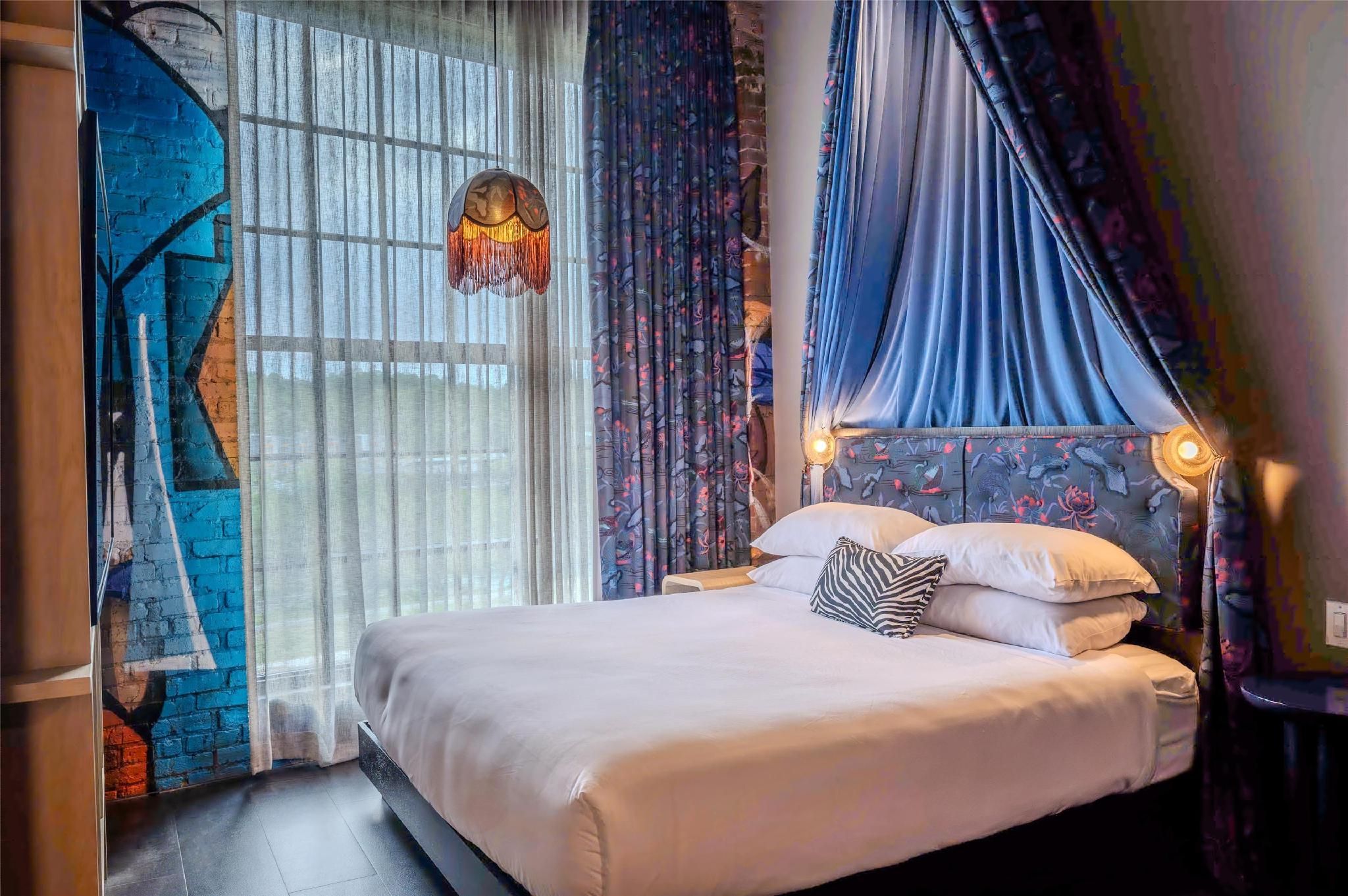 1 King Bed Hearing Accessible