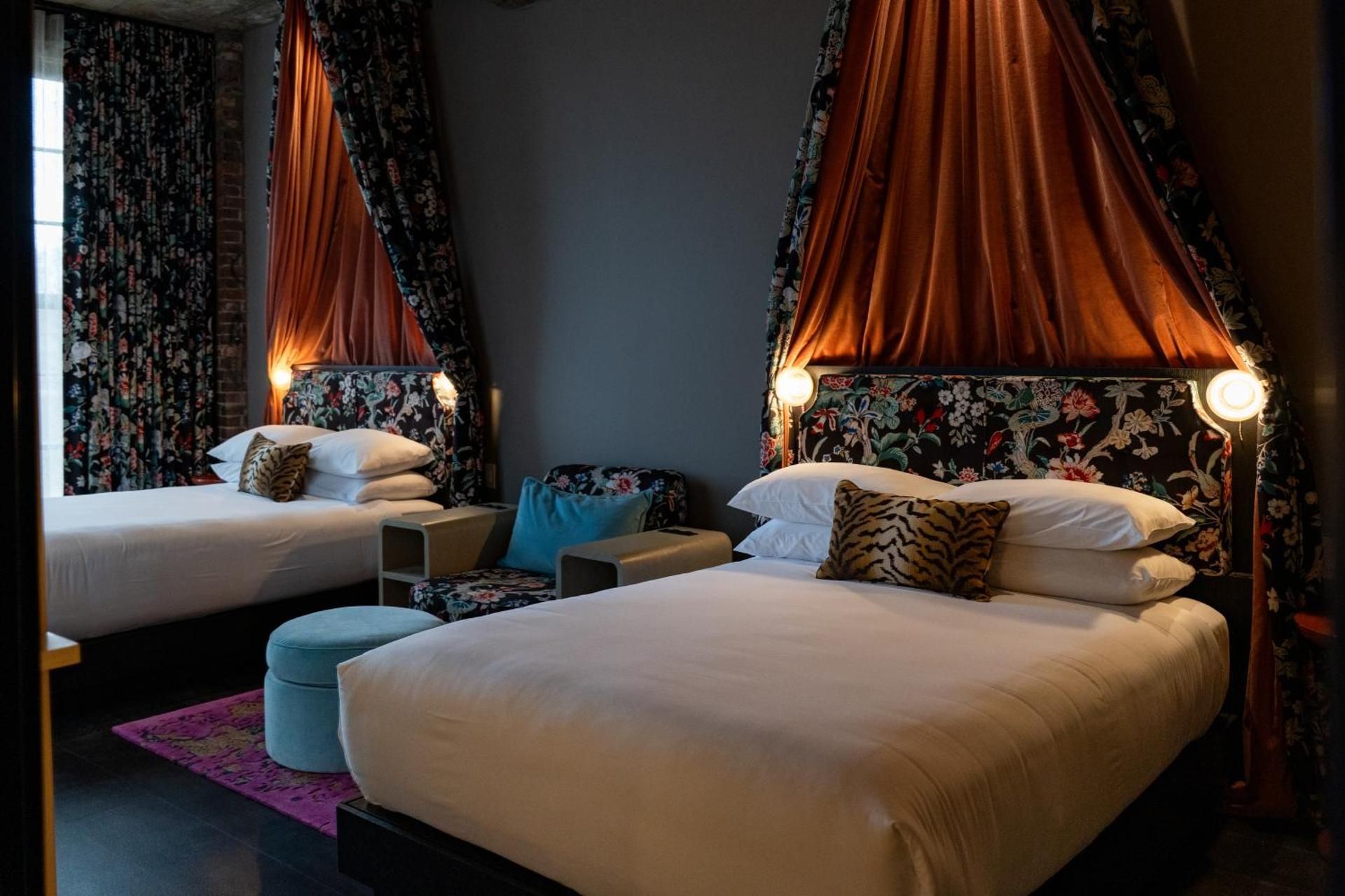 1 Queen Hearing Accessible