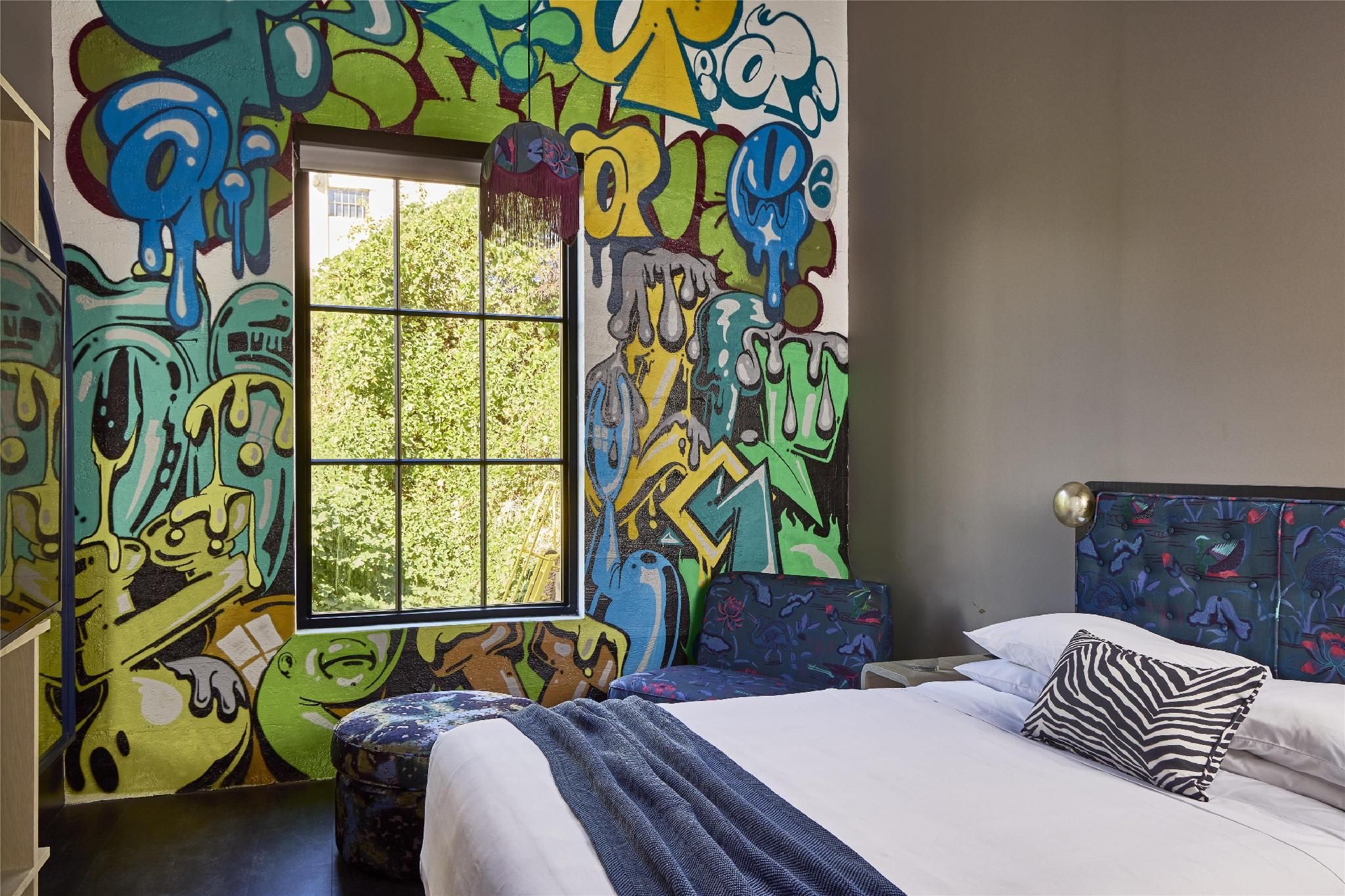1 King Bed