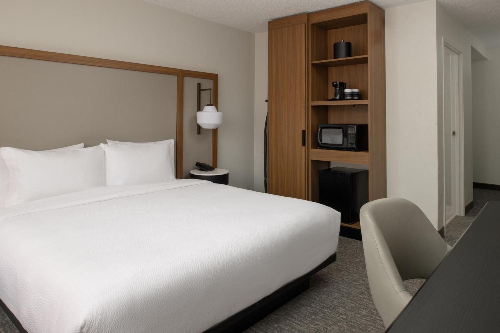 Fairfield Inn by Marriott Issaquah King Room - Hearing Accessible