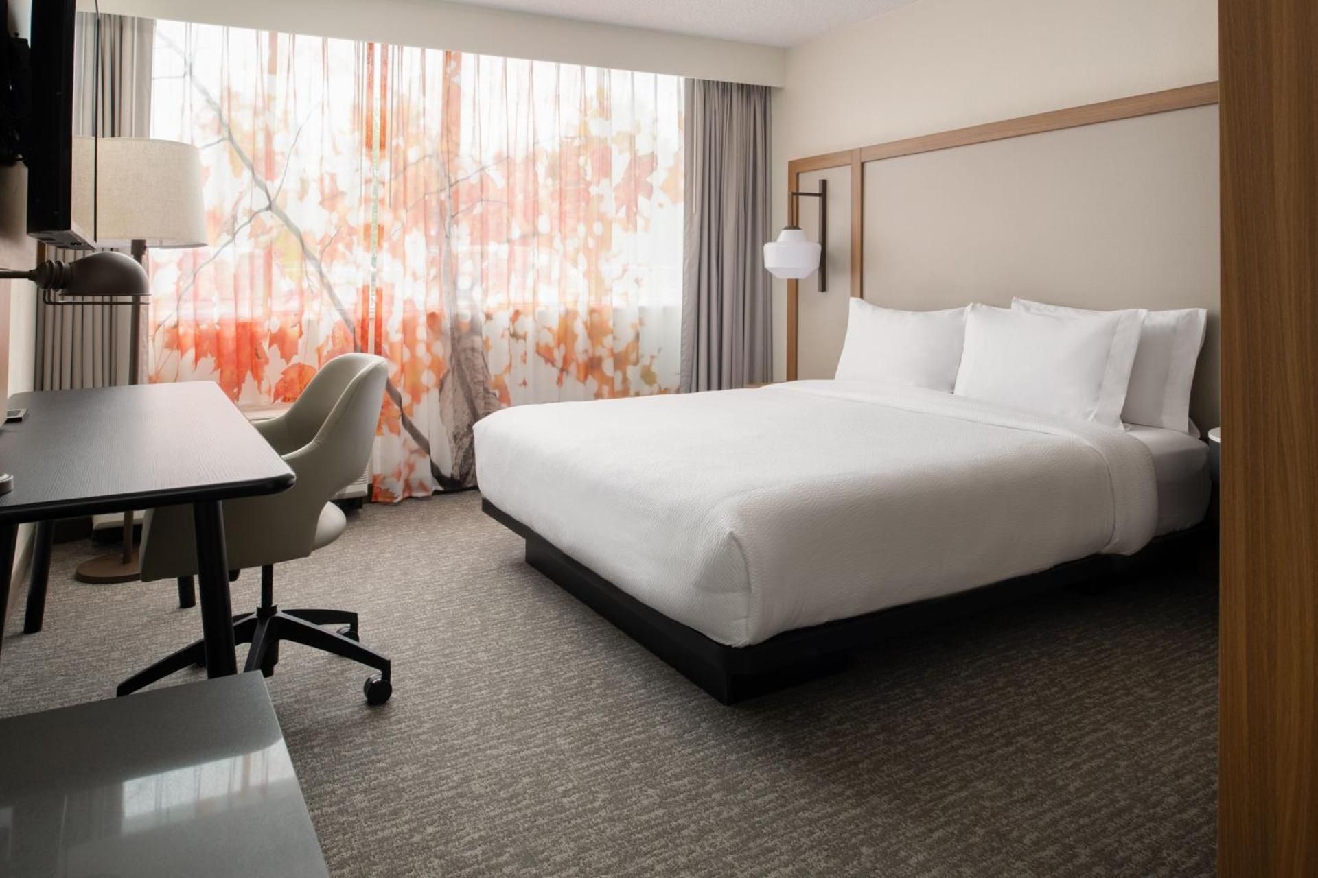 Fairfield Inn by Marriott Issaquah King Room - Hearing Accessible 6