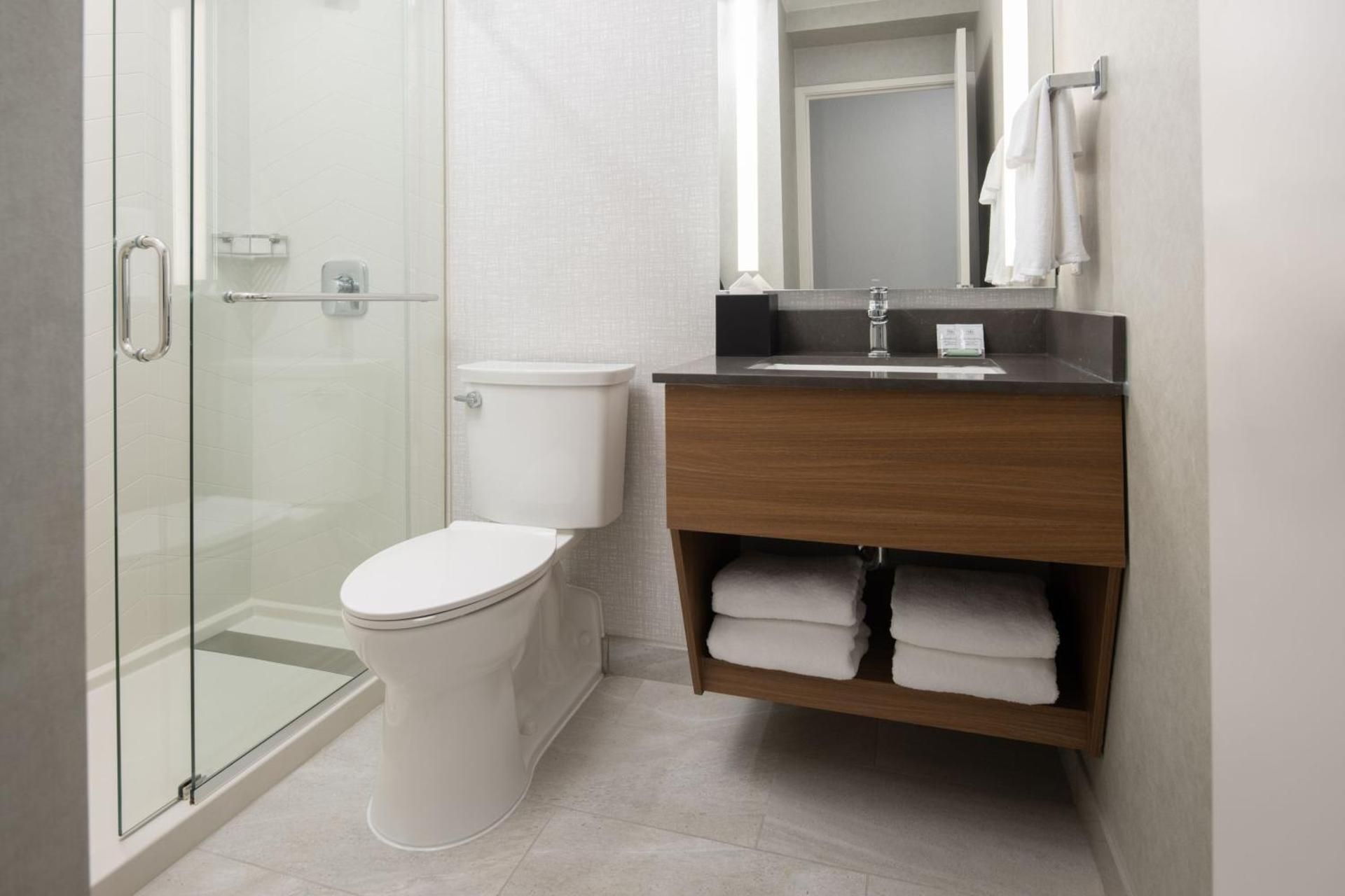 Fairfield Inn by Marriott Issaquah King Room - Hearing Accessible 10