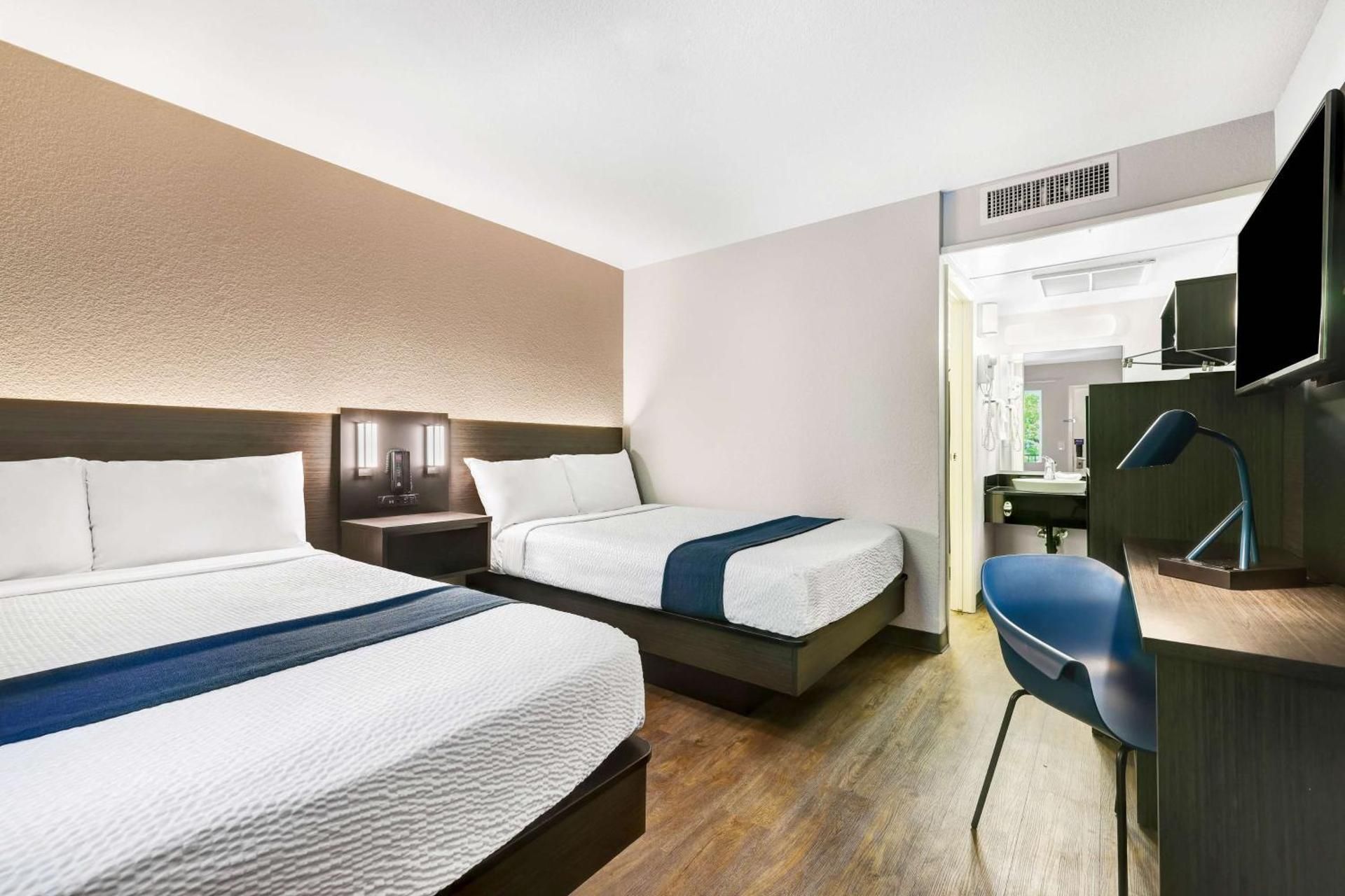 Motel 6 Issaquah, WA - Seattle - East Double Room - Disability Access - Non-Smoking