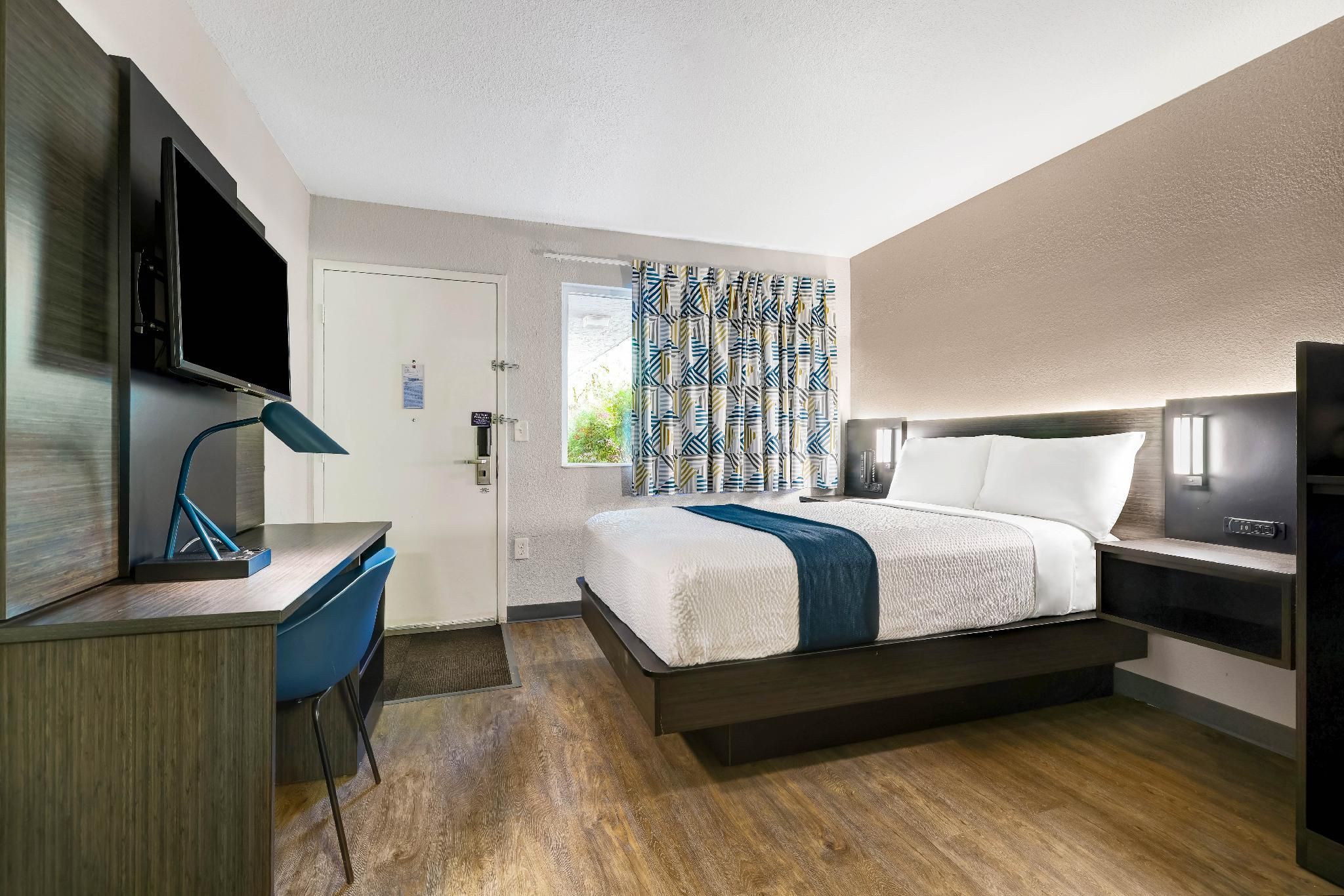 Motel 6 Issaquah, WA - Seattle - East 1 DB | ADA/Tub/Deluxe