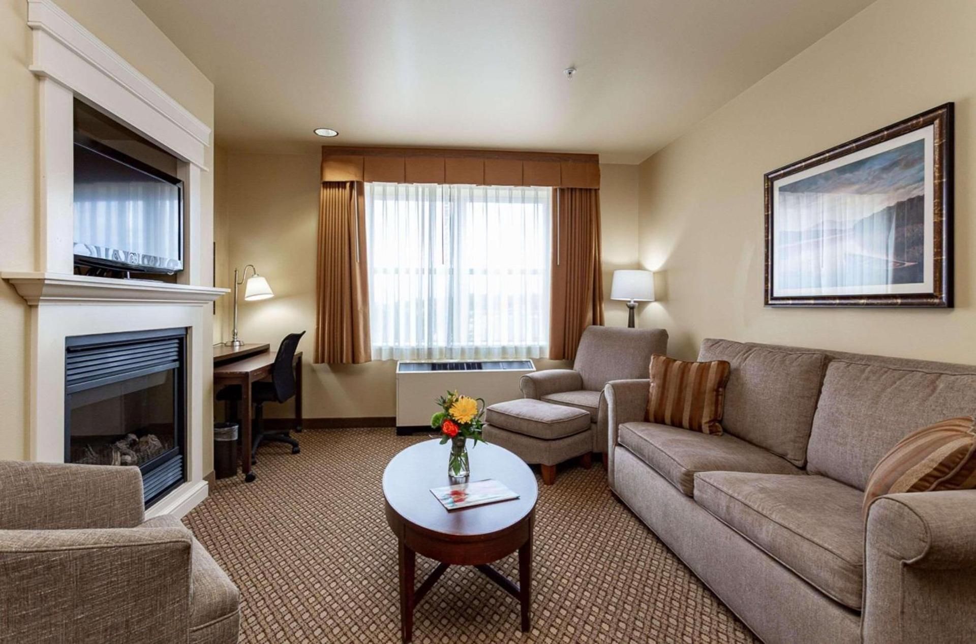 Premium King Suite with Whirlpool - Non-Smoking