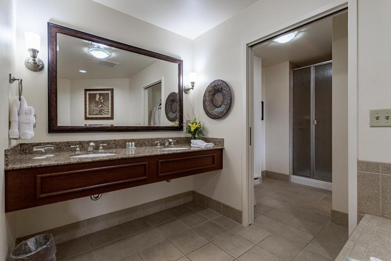 King Suite with Whirlpool - Non Smoking