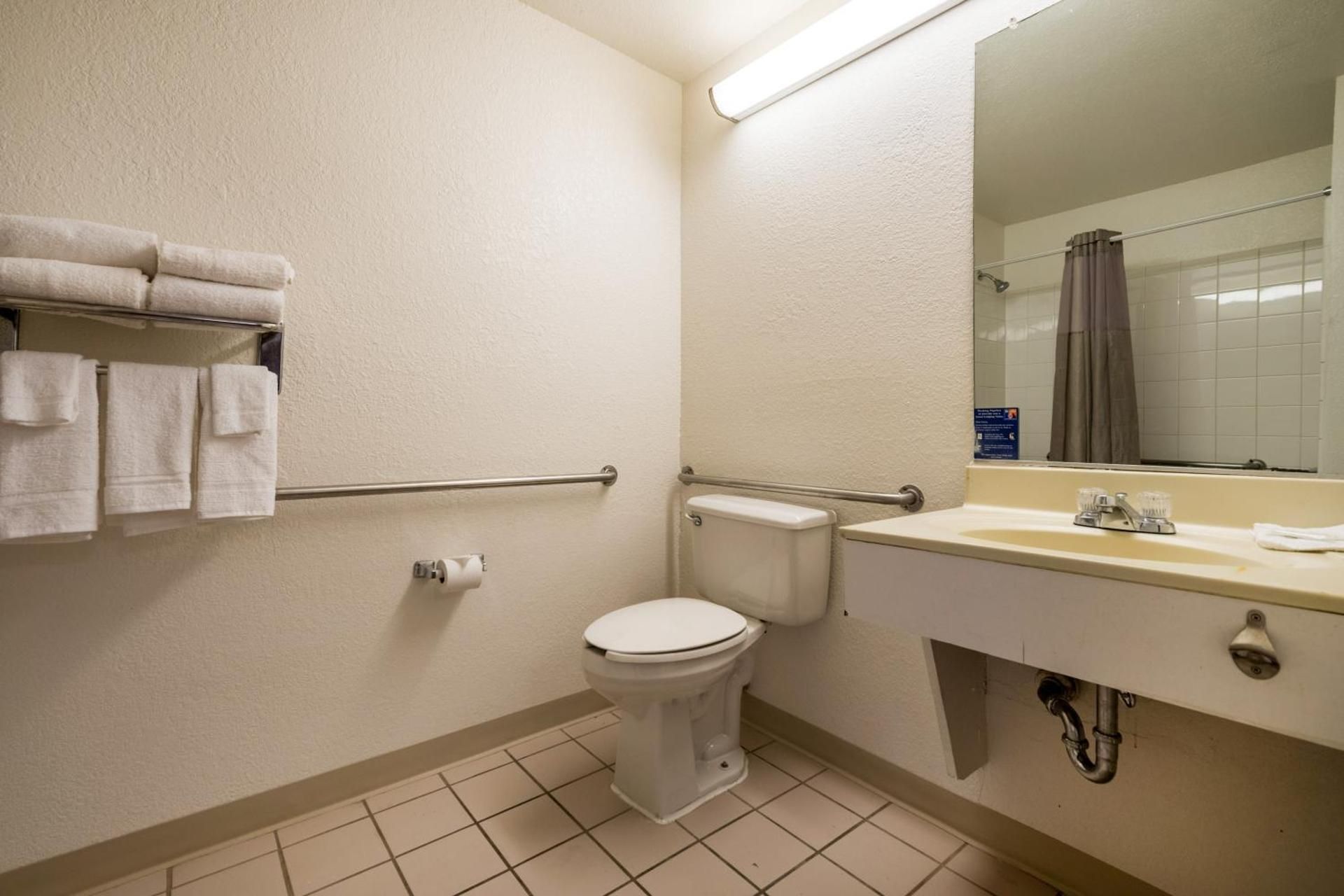 Queen Room with Two Queen Beds - Disability Access - Non-Smoking