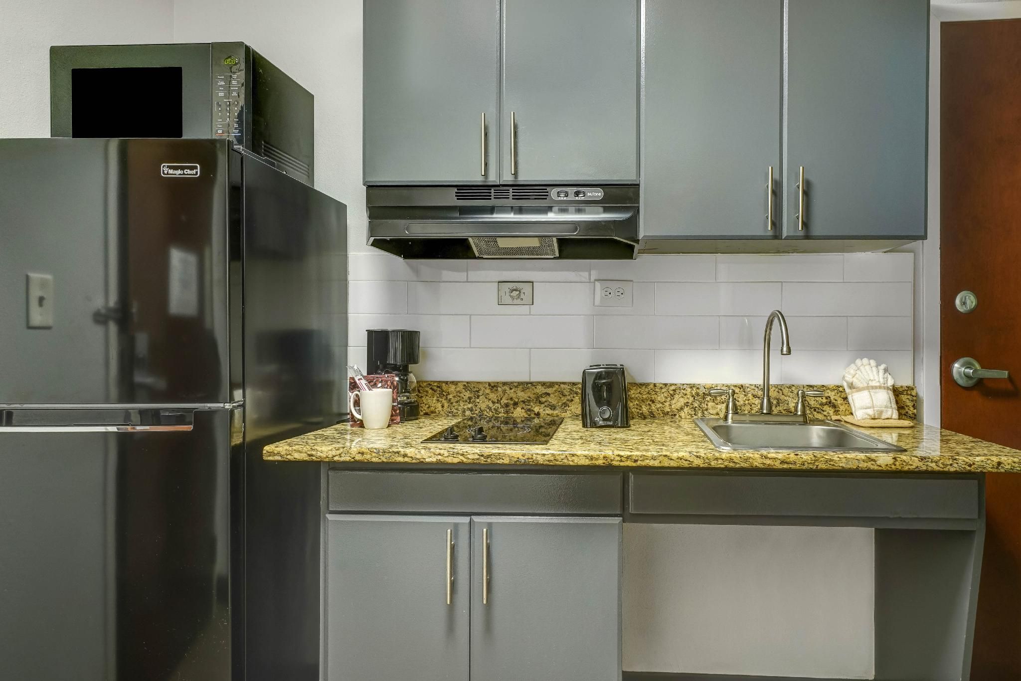 2 Queen Beds | Non-Smoking, Kitchen