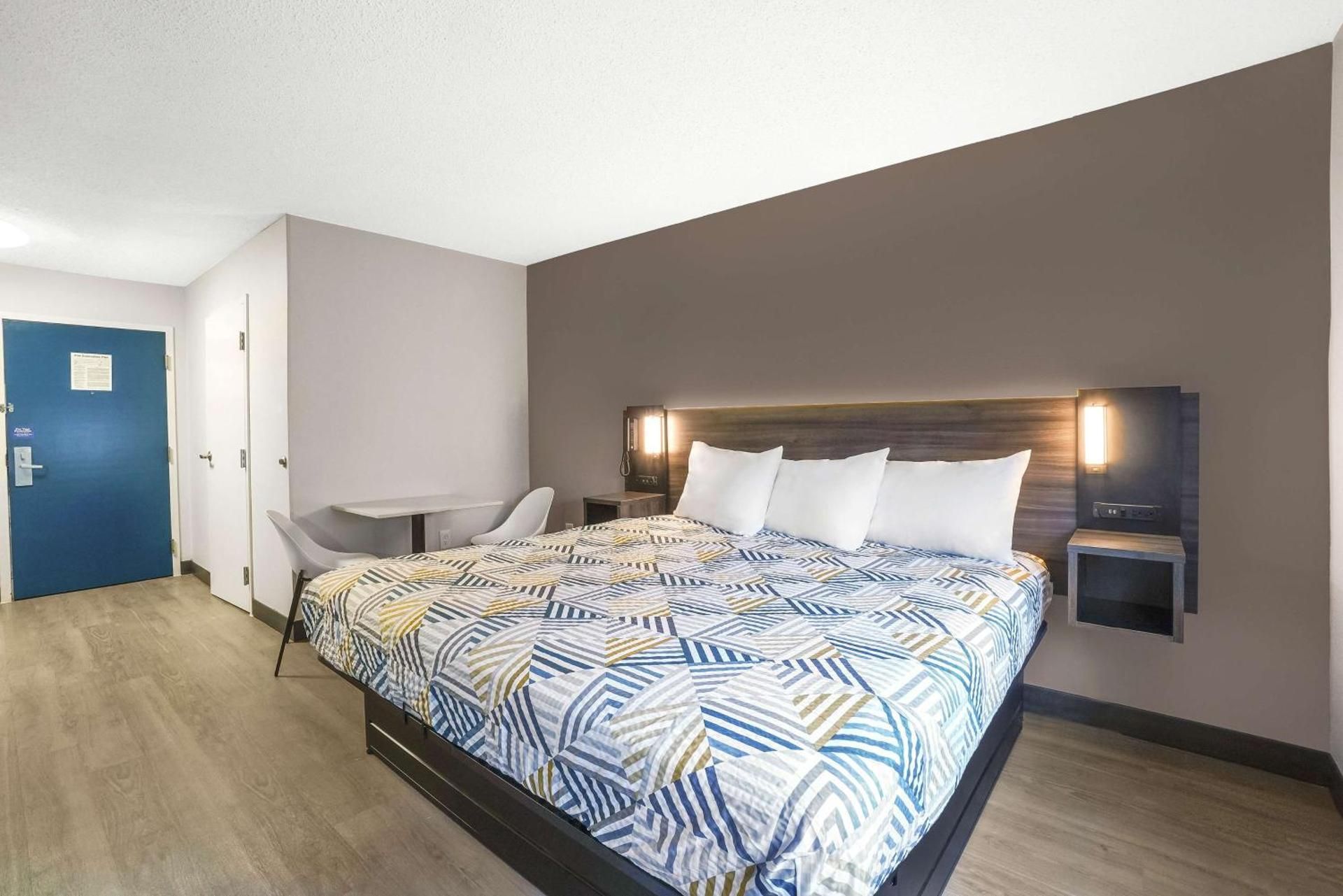 King Room - Disability Access - Non-Smoking