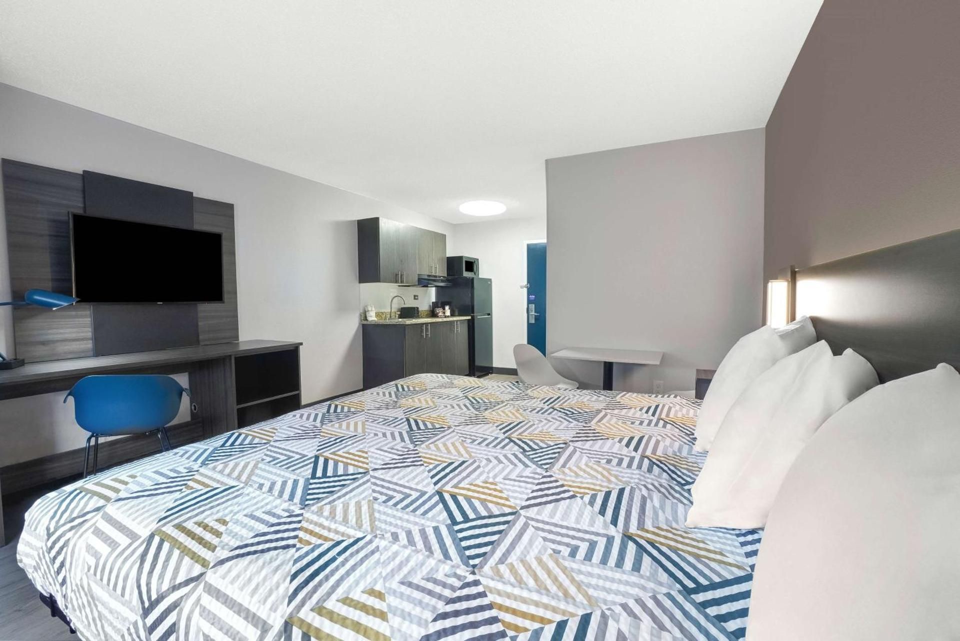 King Room - Disability Access - Non-Smoking