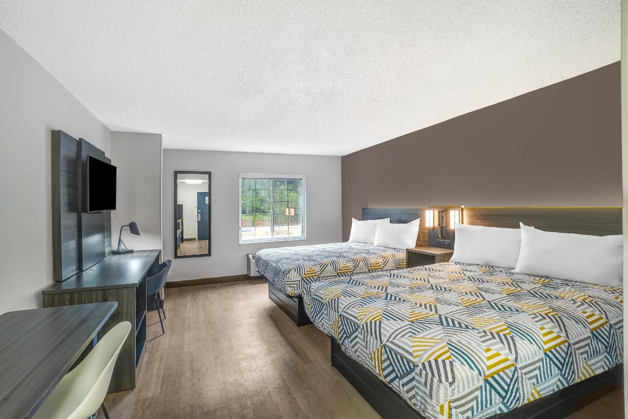 2 Queen Beds | Non-Smoking, Kitchen