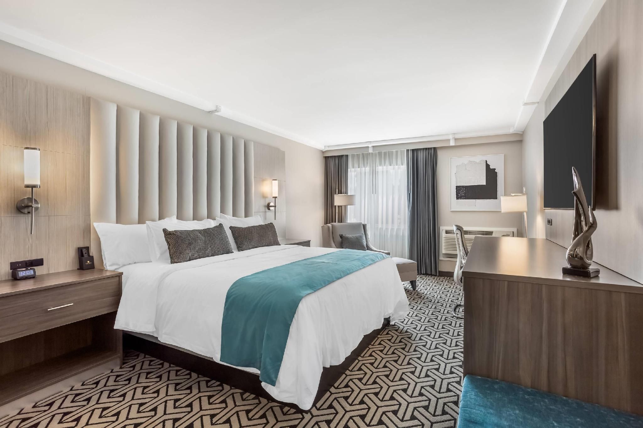1 King Bed, Non-Smoking