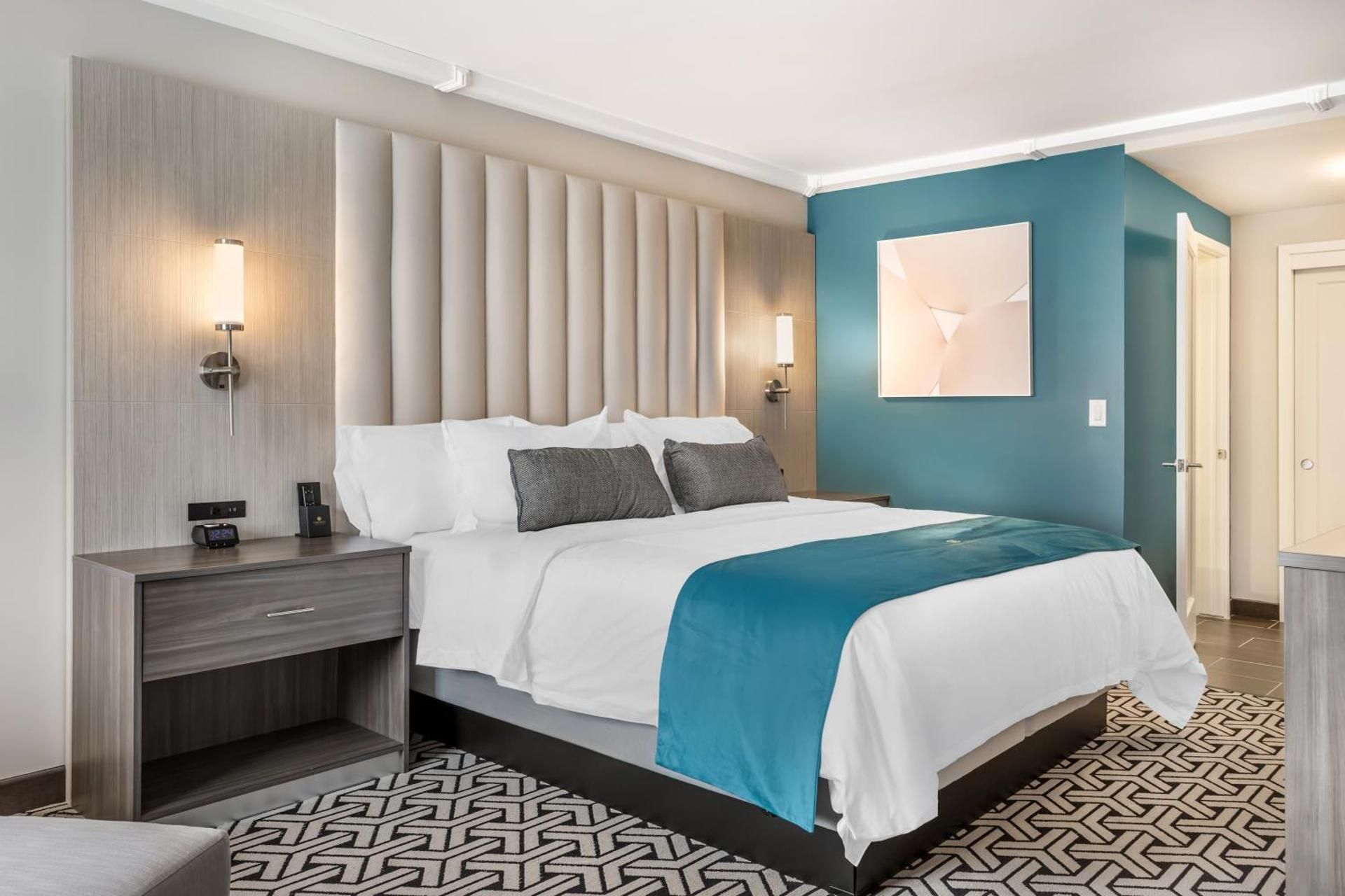 King Suite with Living Room - Non Smoking