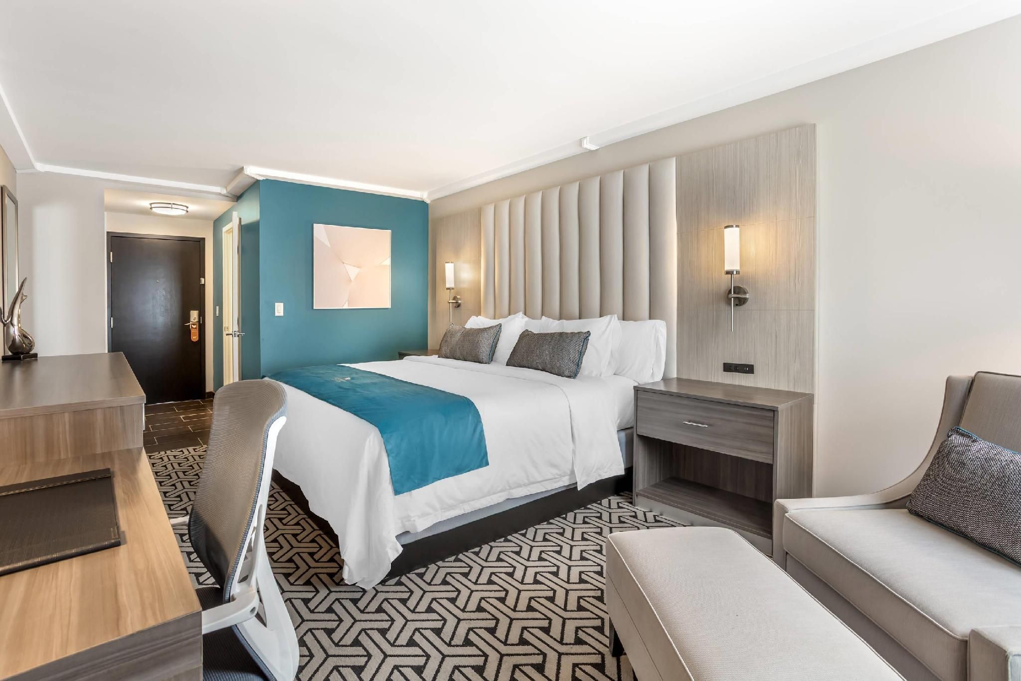 1 King Bed, Non-Smoking
