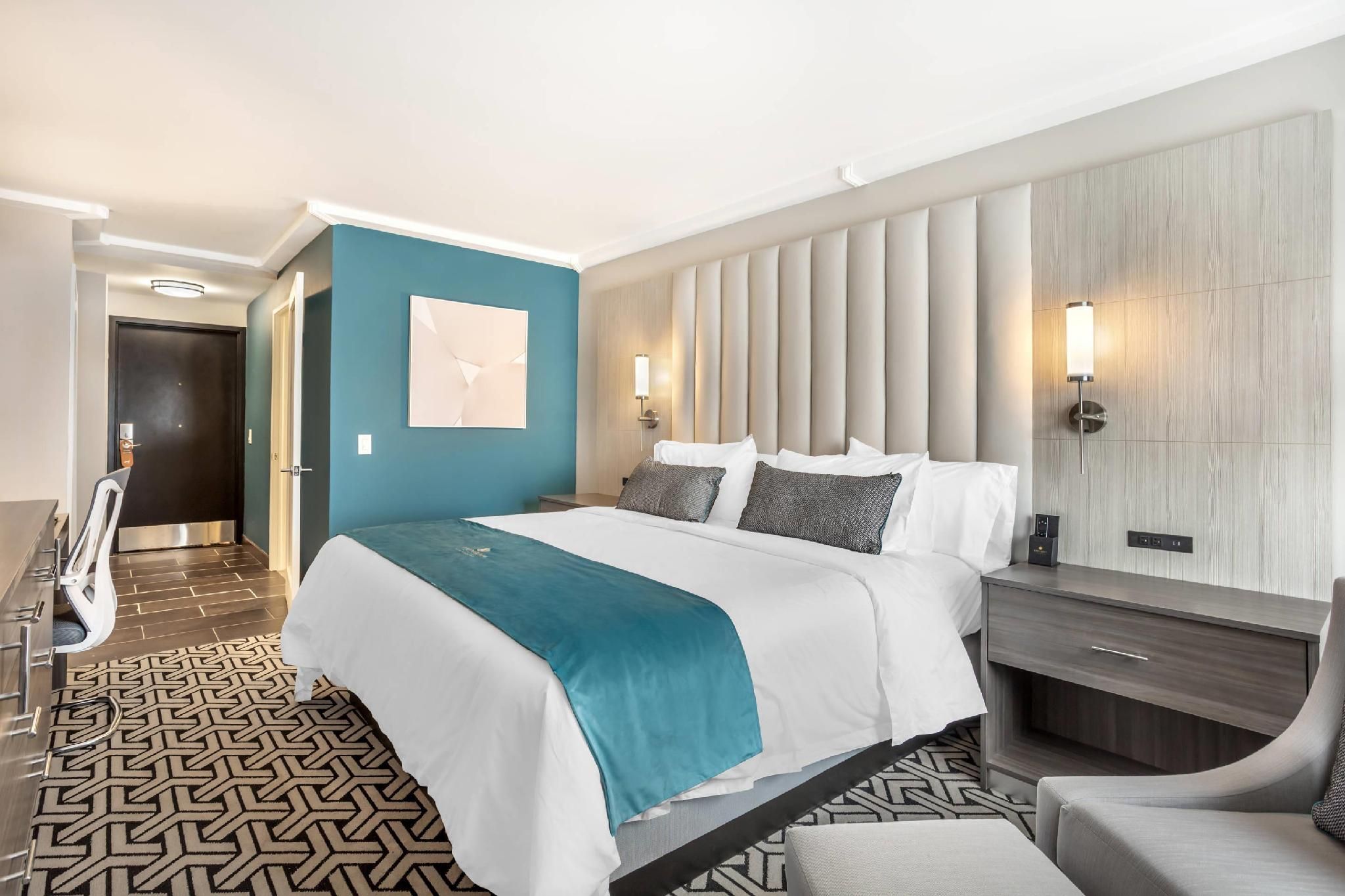 1 King Bed, Nonsmoking, Accessible