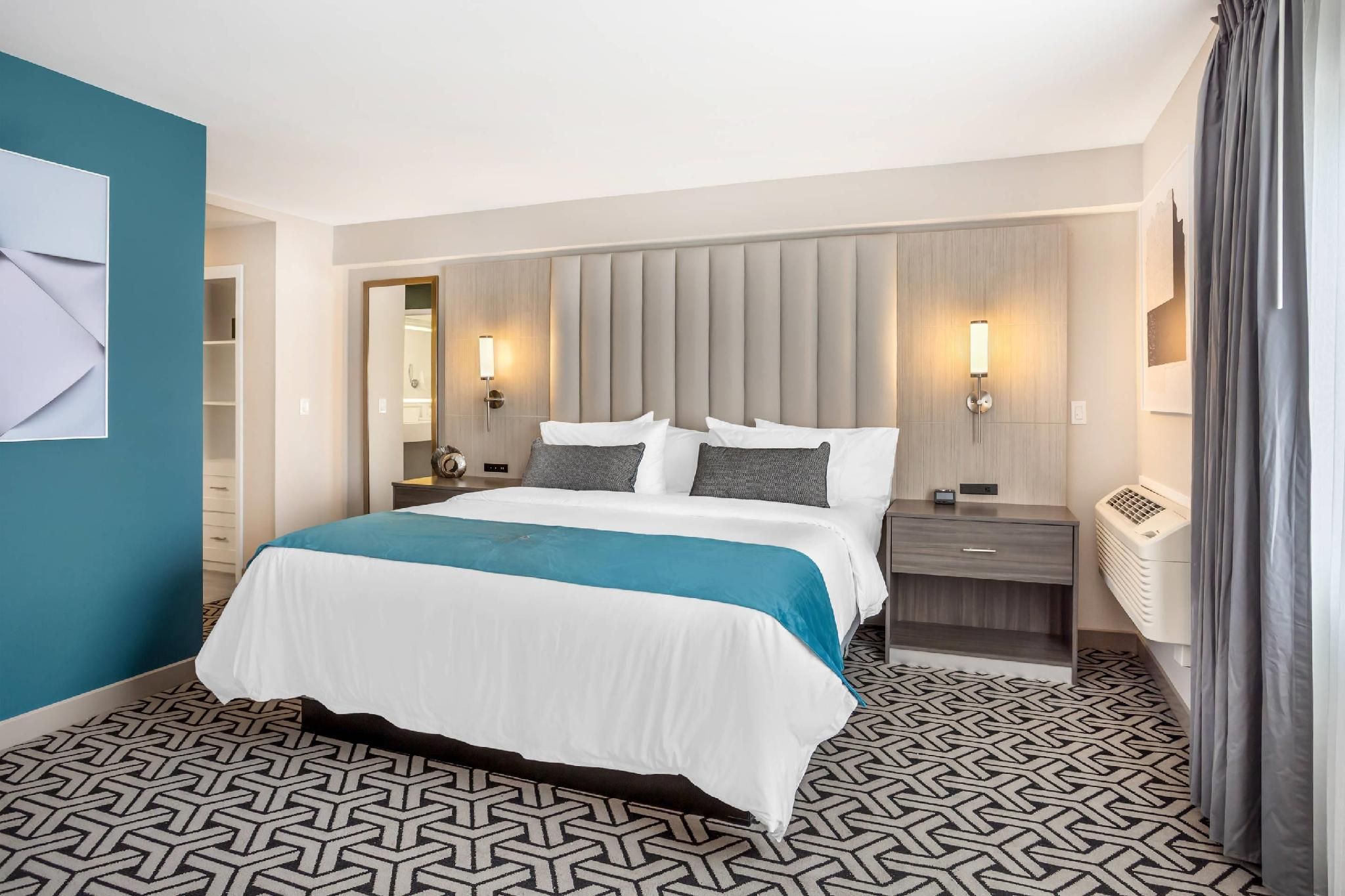 1 King Bed, Suite, Nonsmoking