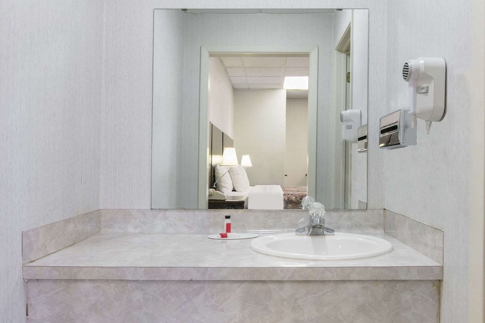 Knights Inn Longview Room, 1 King Bed 2