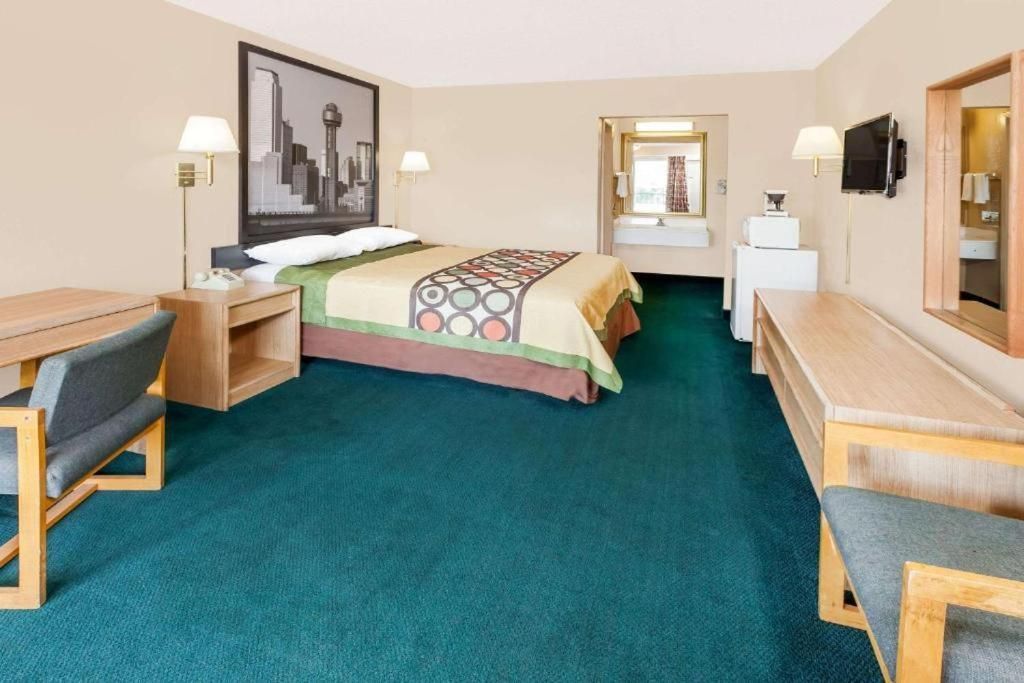 Standard Queen Room