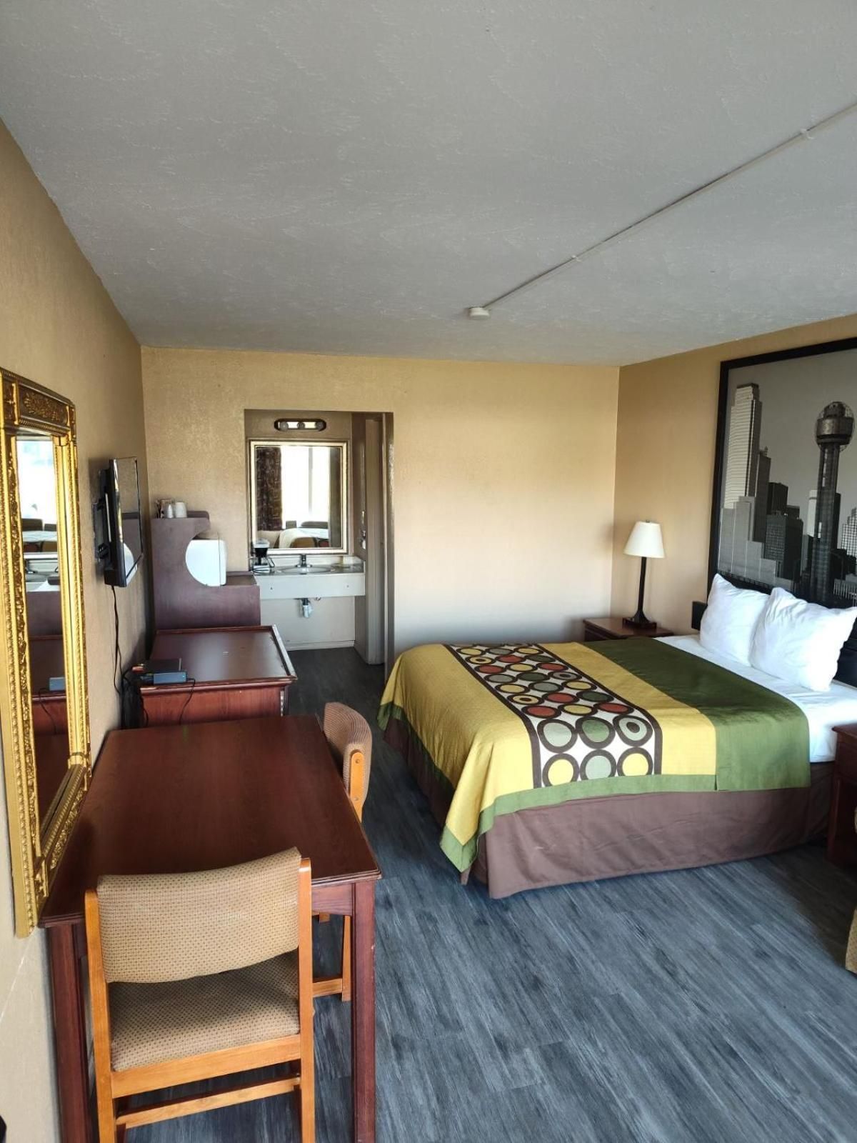 Standard Queen Room