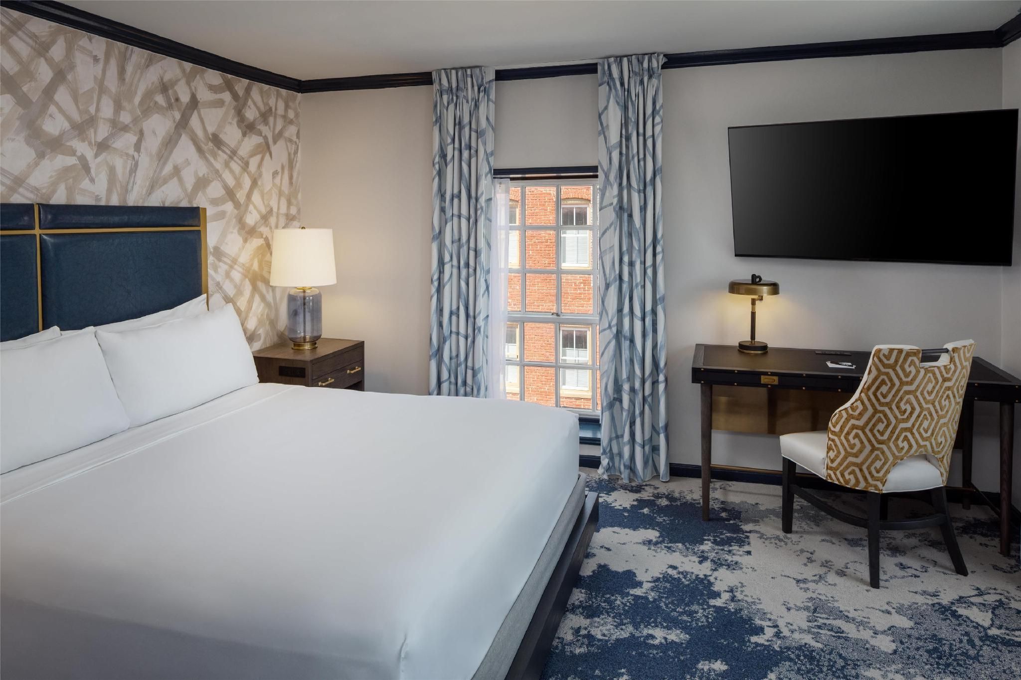 1 King 1 Bedroom Suite with Parlor