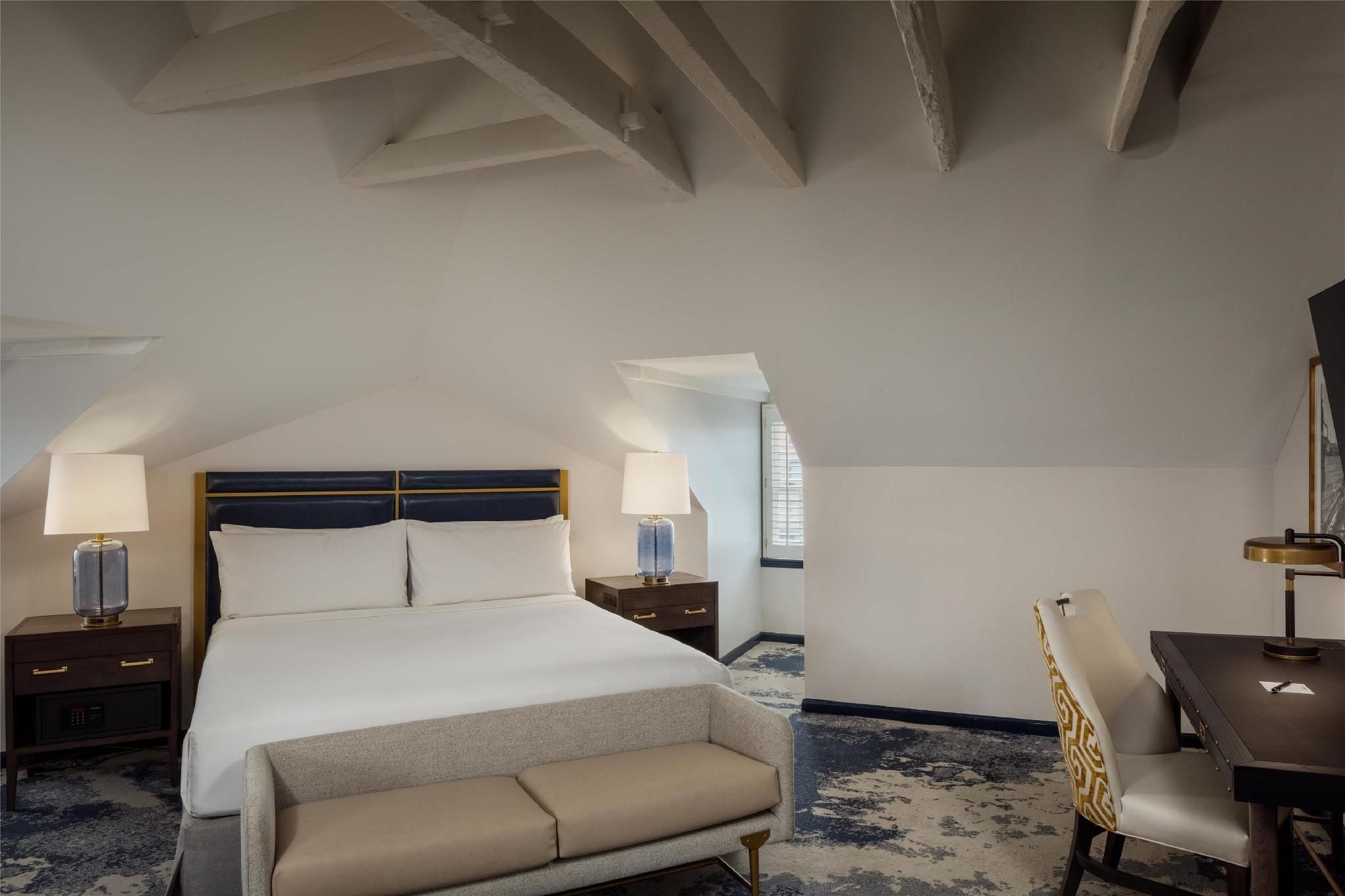 1 King Bed Deluxe