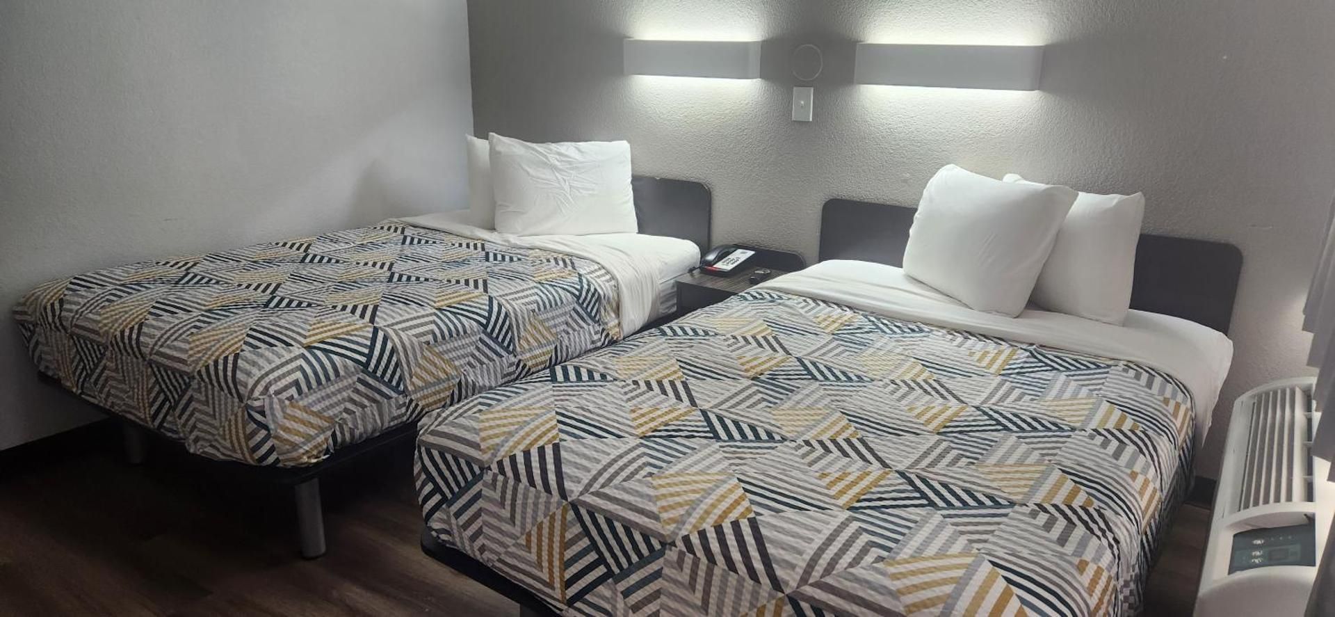 Motel 6 Alamogordo, NM Quadruple Room - Non-Smoking 2