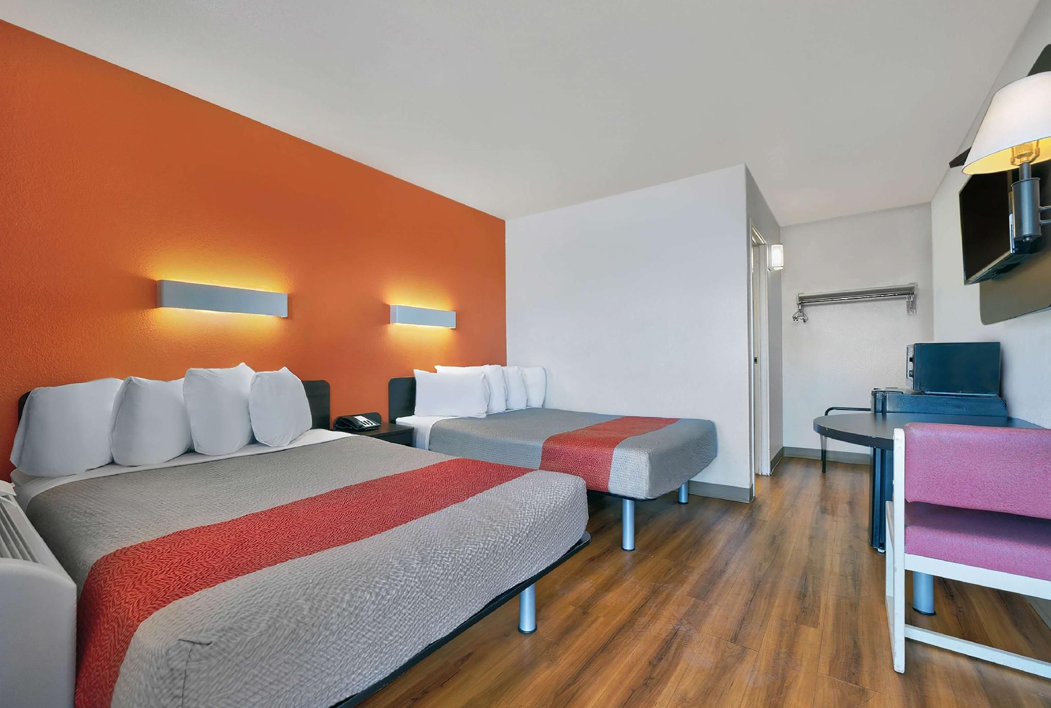 2 Full Beds | Smoking, Micfridge