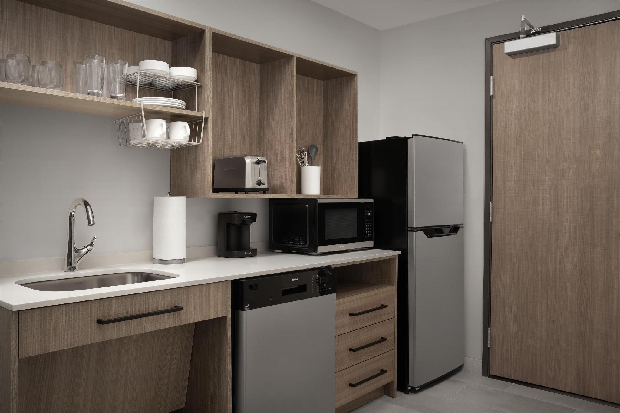 2 Queen Mobility Accessible Tub Studio Suite