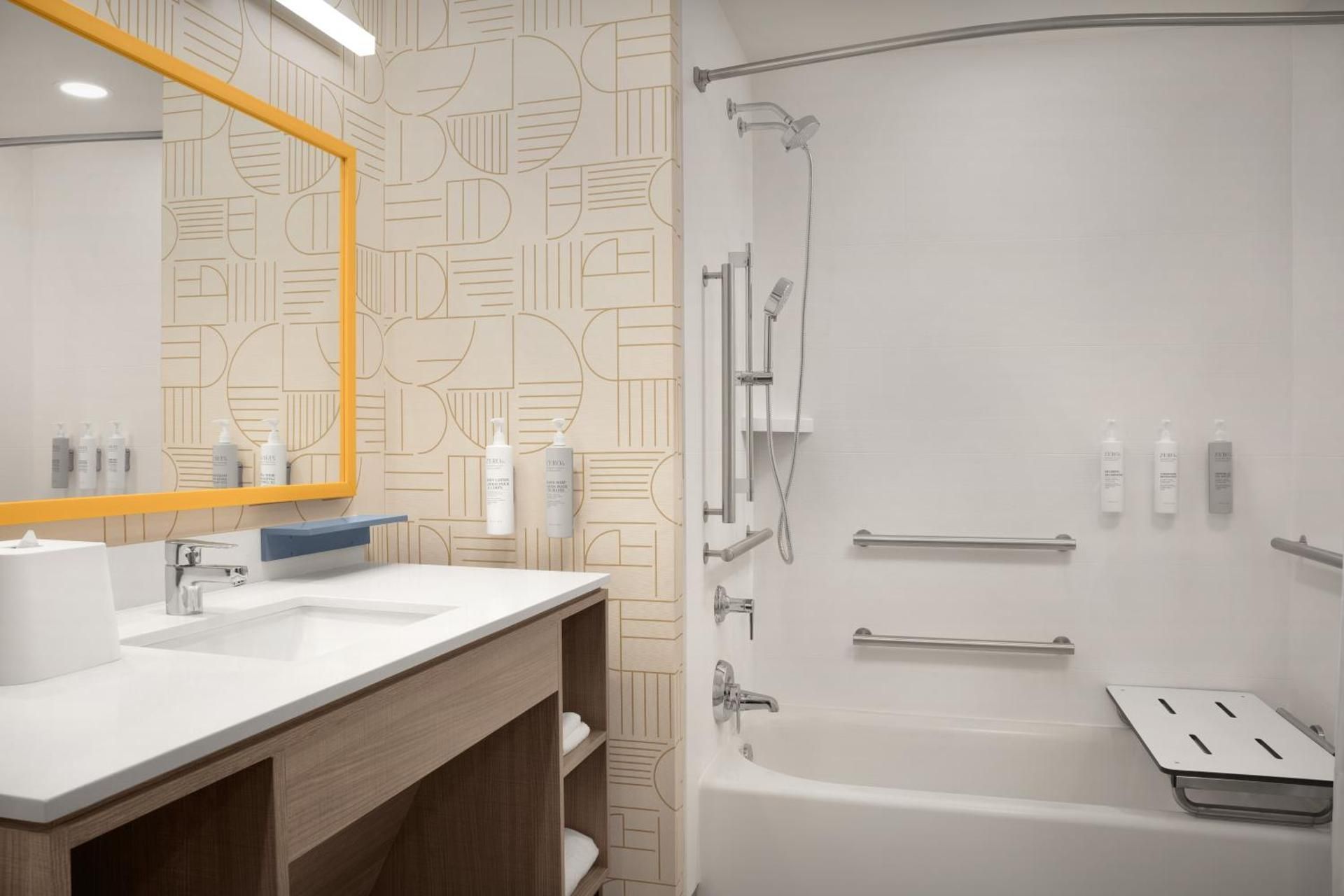 Studio Suite with Two Queen Beds and Tub - Mobility Access