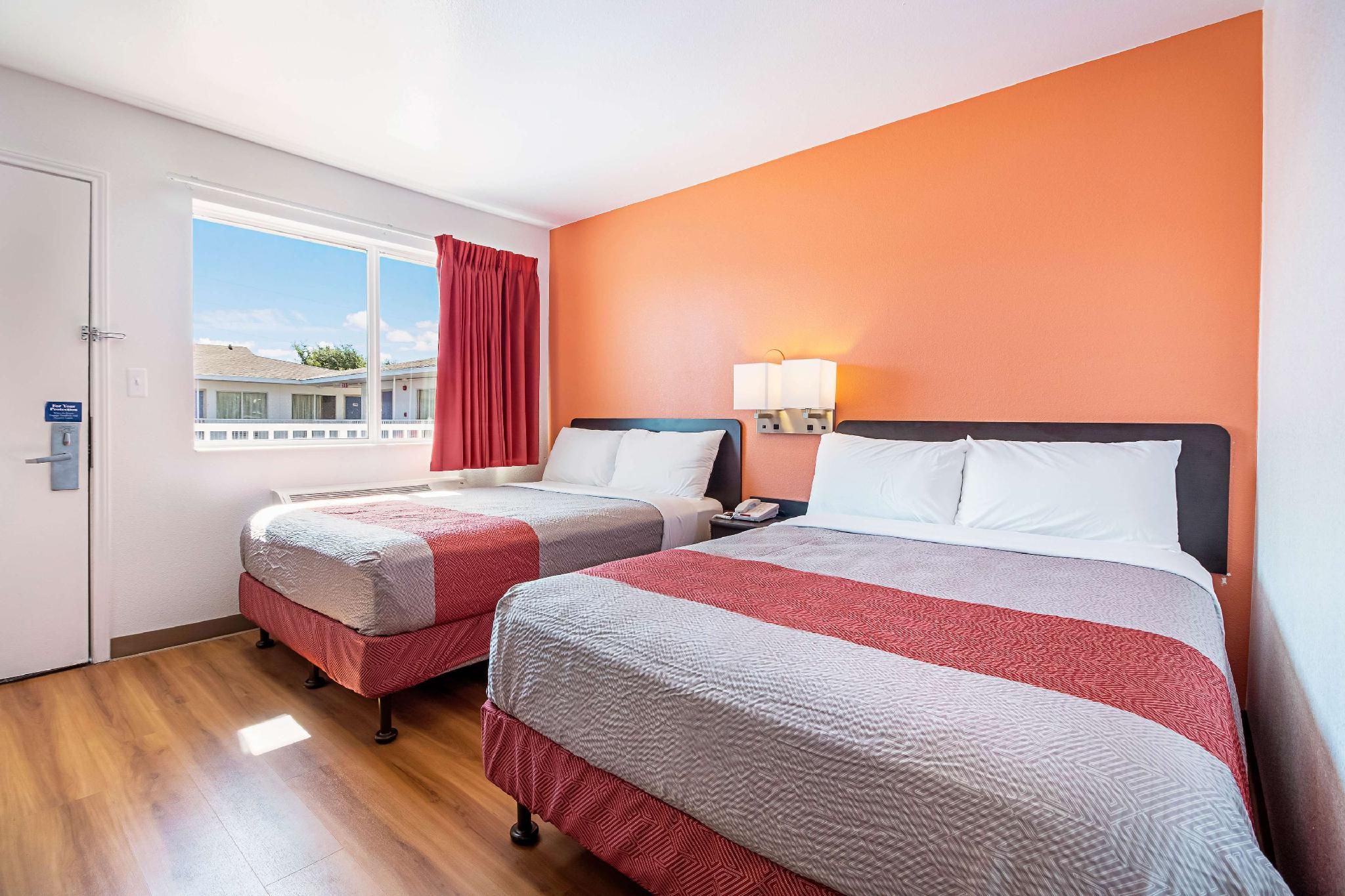 2 Full Beds | Micfridge