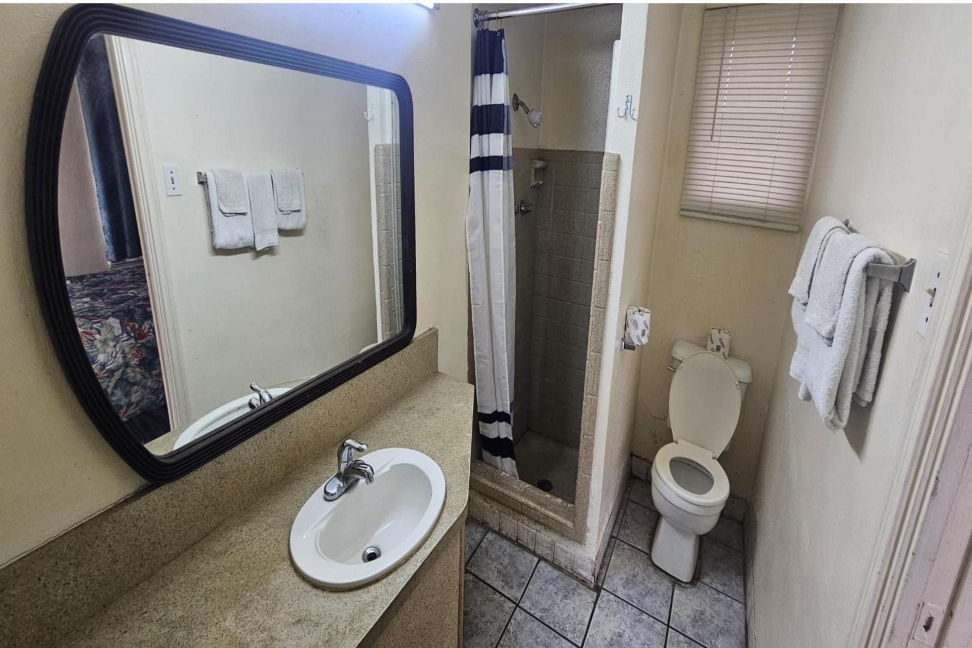 King Bed with Kitchenette Non-Smoking