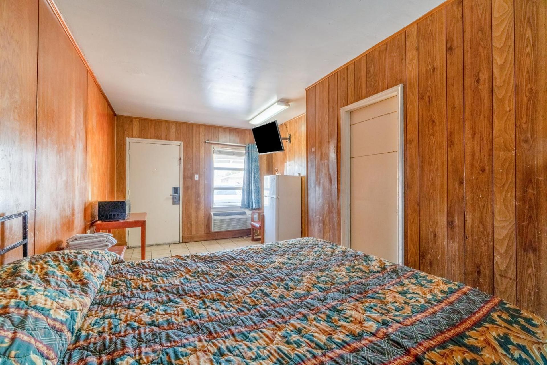 Queen Bed Non-Smoking