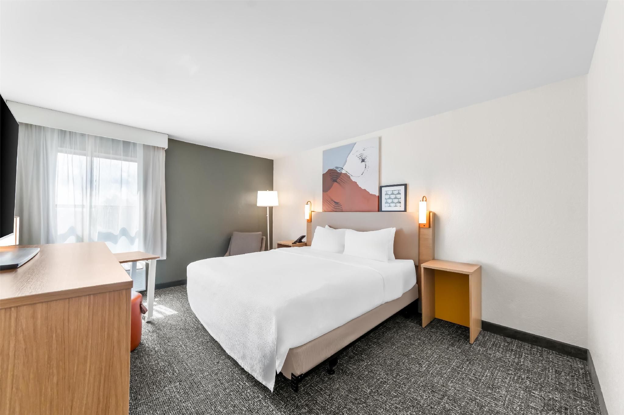 Spark by Hilton Corpus Christi Southeast 1 King Bed 