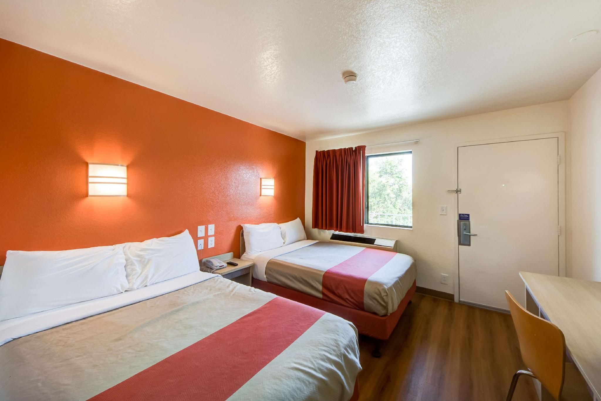 2 Queen Room Fridge and Microwave