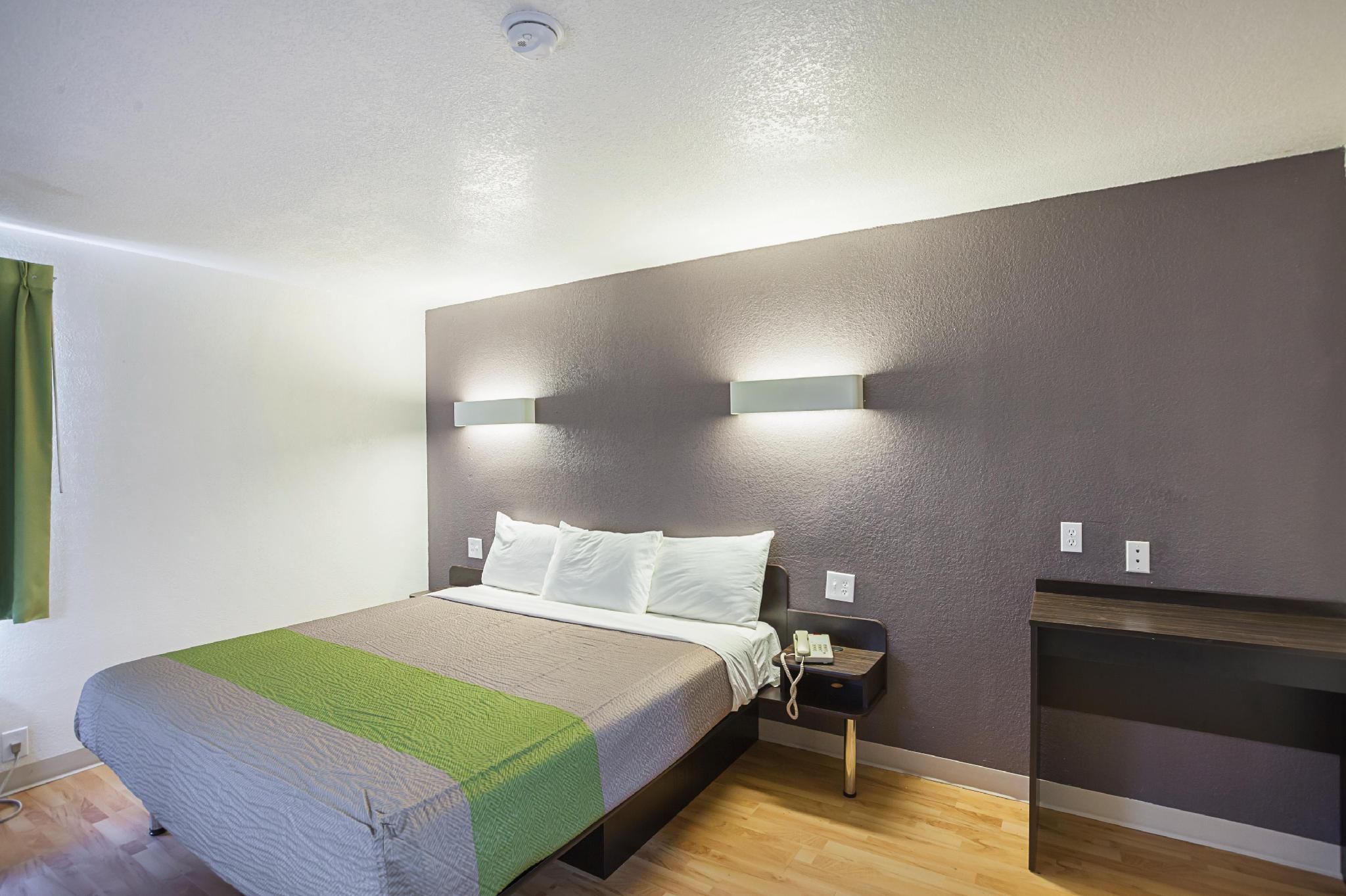 1 Queen Bed | Suite, Non-Smoking, Kitchen