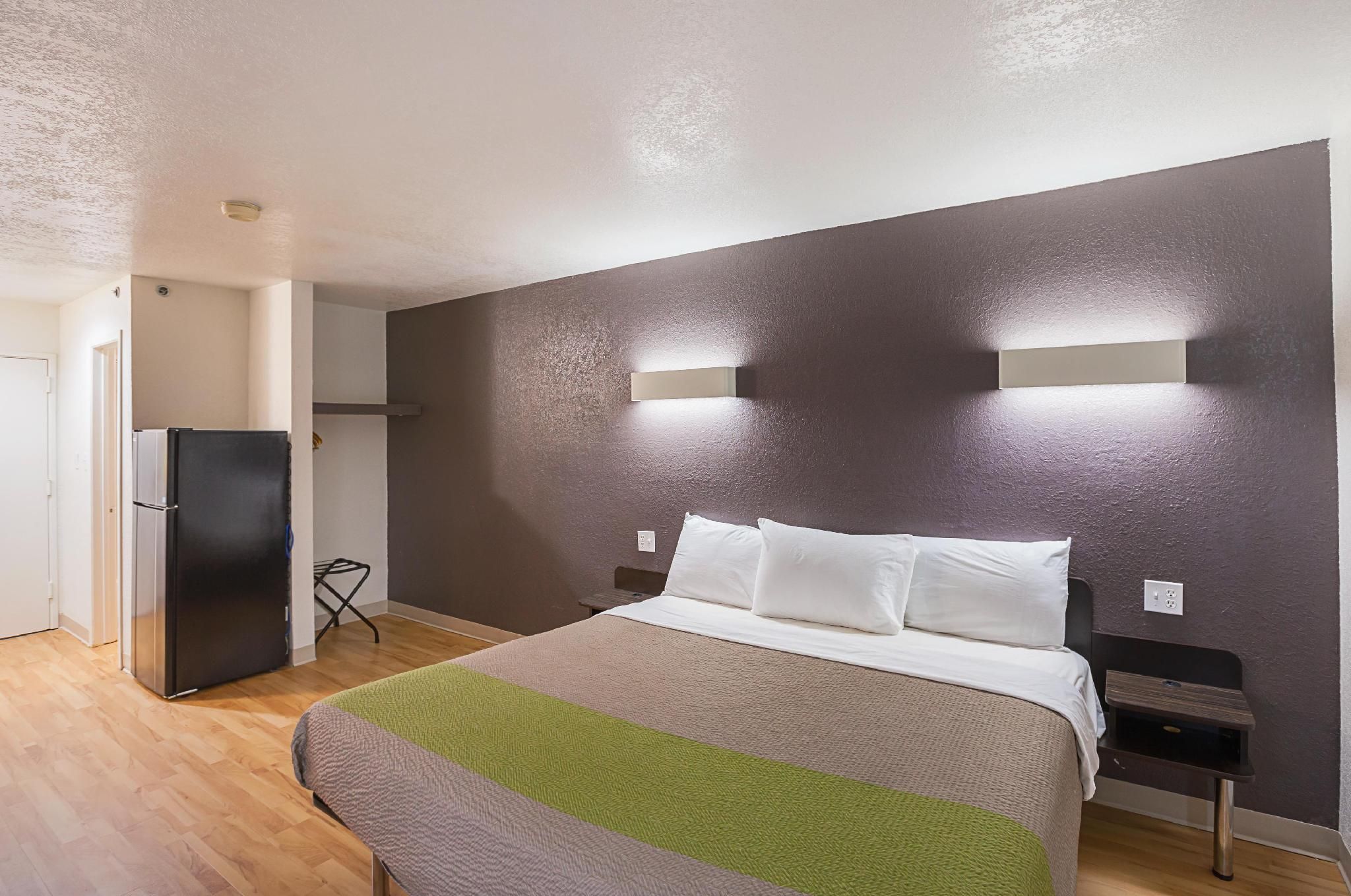 1 Queen Bed | Suite, Non-Smoking, Kitchen