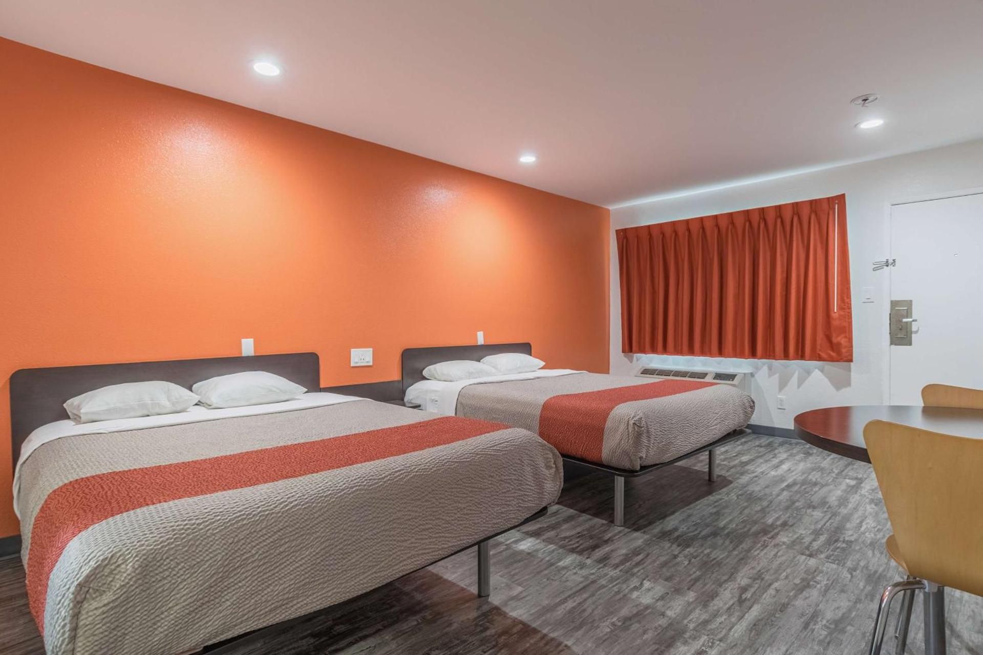 Motel 6 Barstow, CA - Route 66 Deluxe Queen Room with Two Queen Beds - Non-Smoking