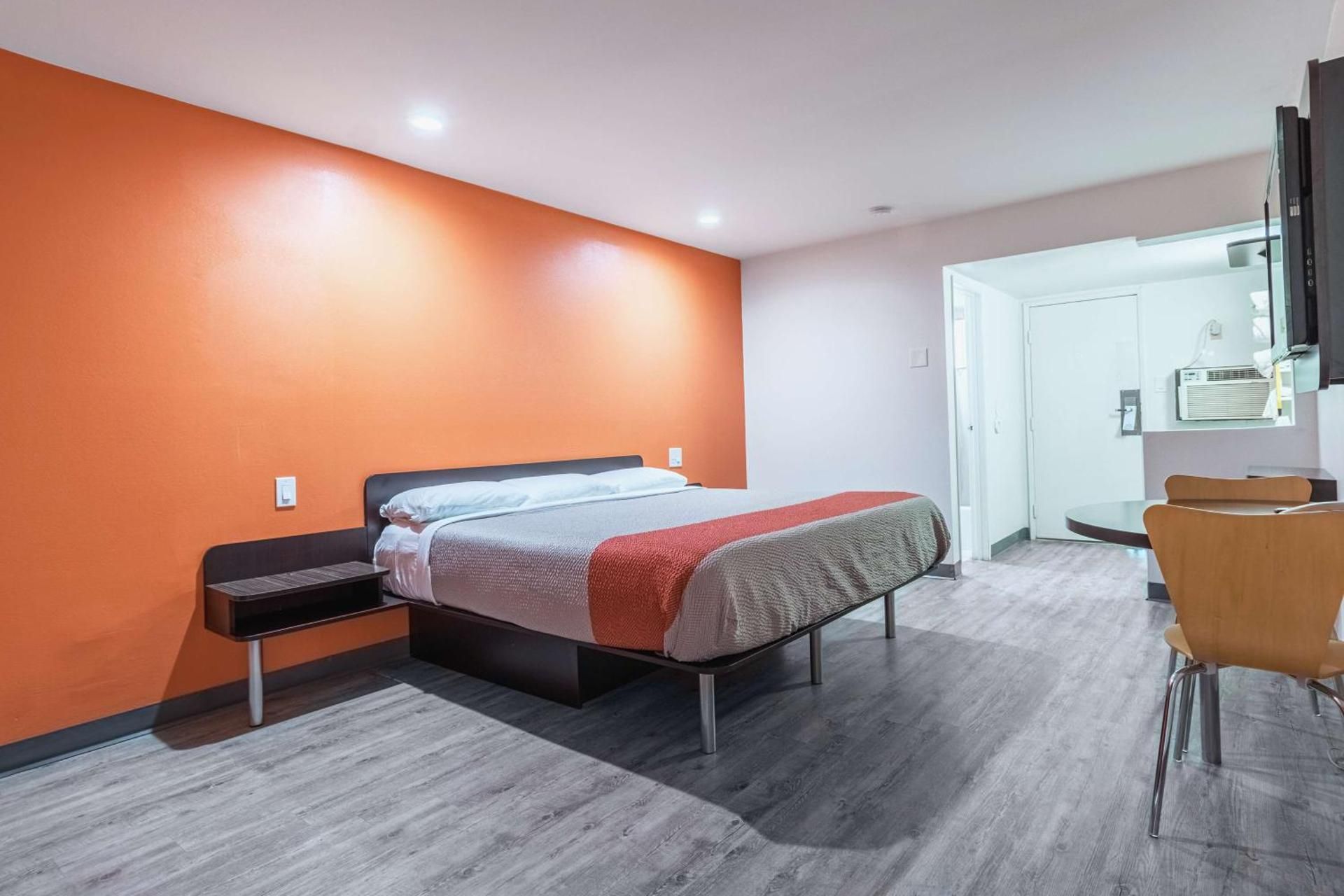 King Room - Non-Smoking