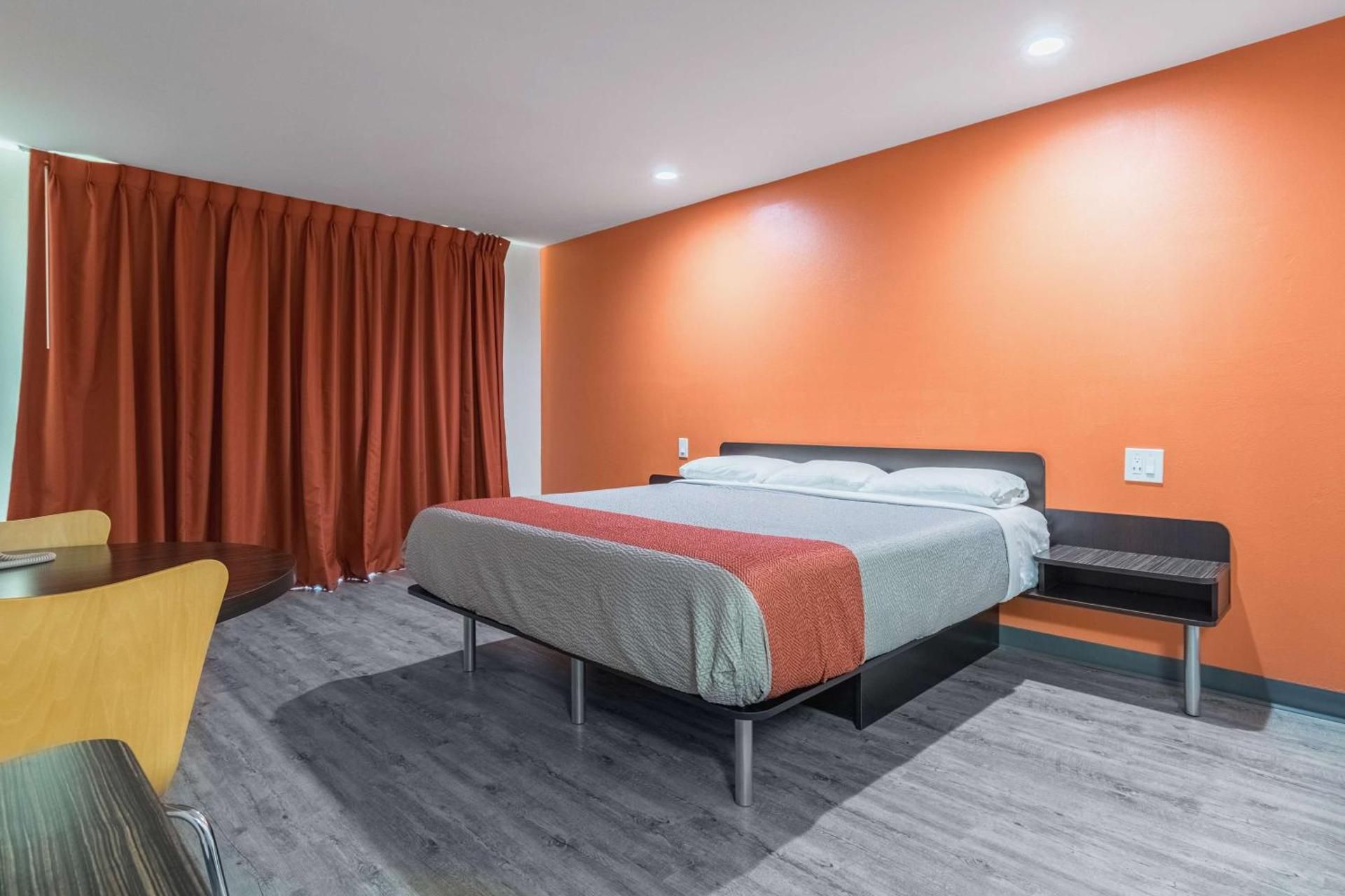 King Room - Non-Smoking