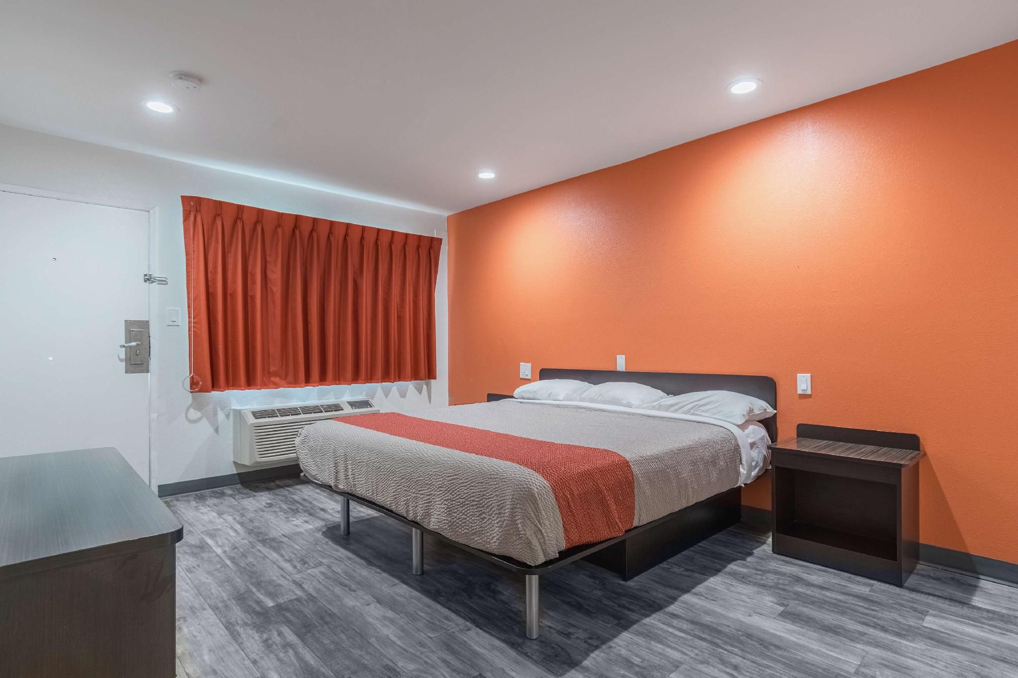 Motel 6 Barstow, CA - Route 66 1 KING BED | SMOKING 3