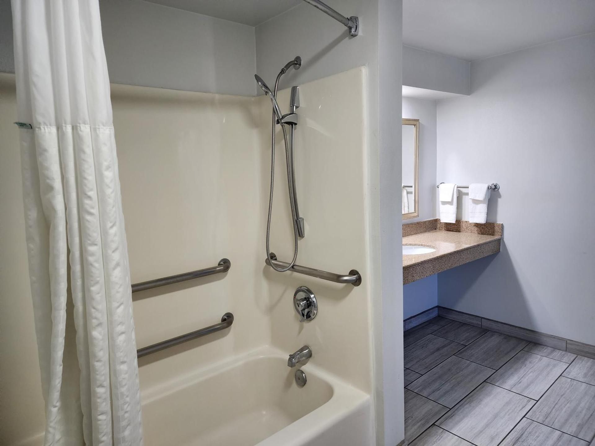 King Room - Disability Access - Non-Smoking