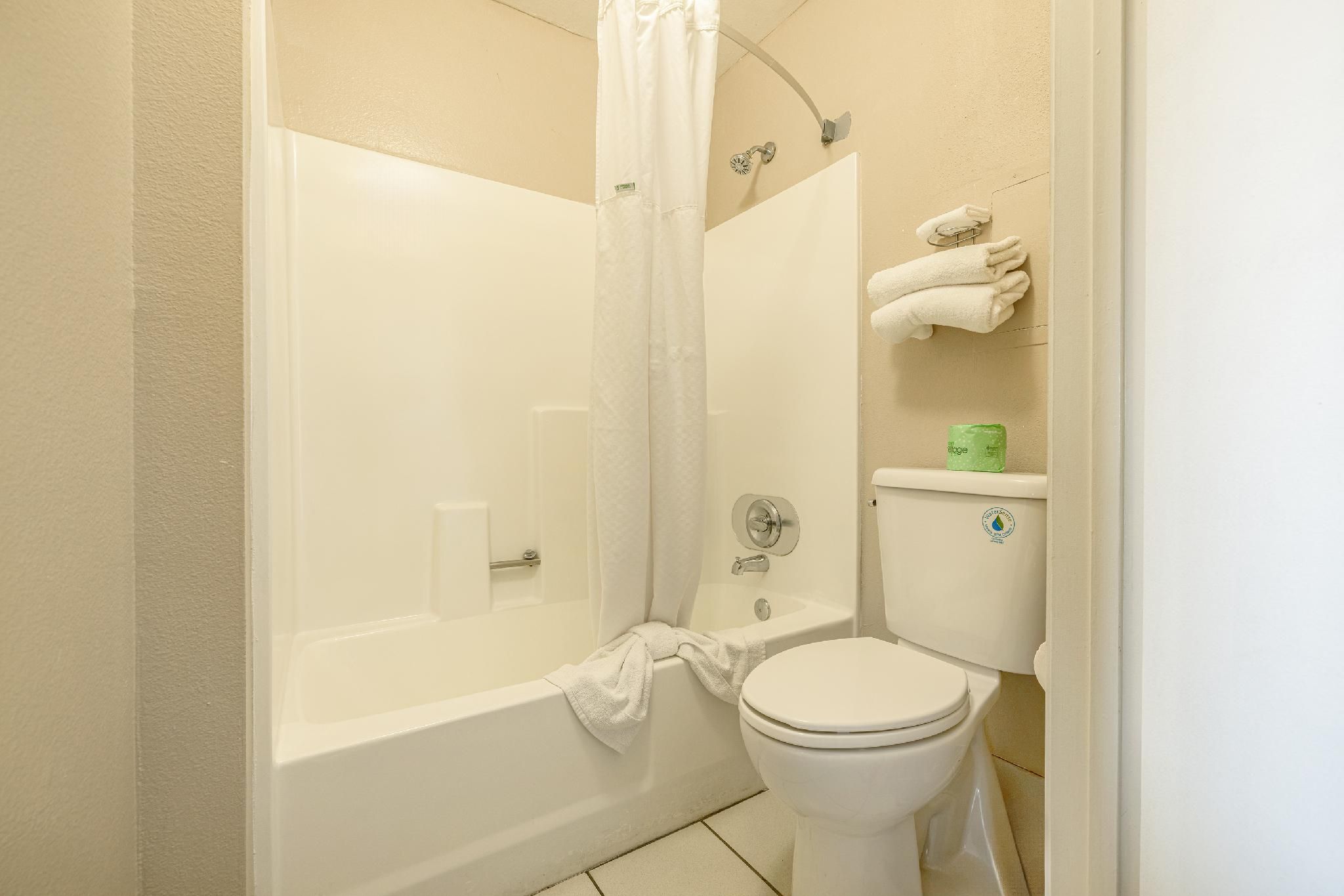 Premium Junior Room with Queen Bed, Non-Smoking - NQ2