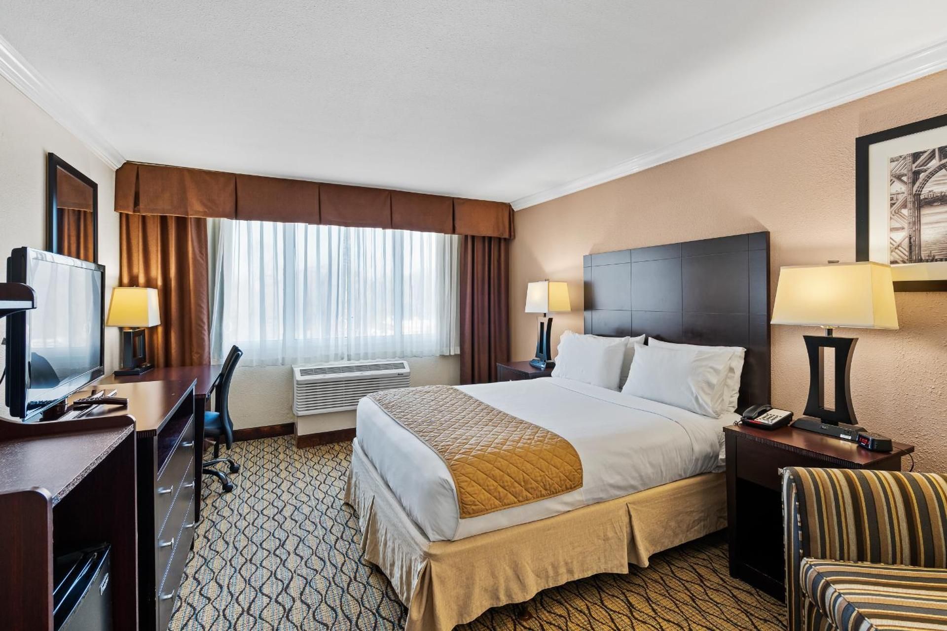 ADA Queen Bedroom Disability Access