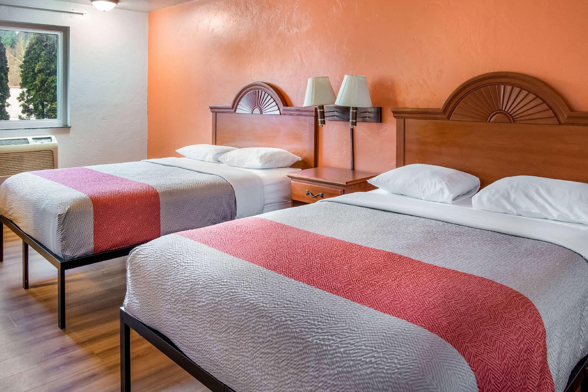 Motel 6 Wilsonville, OR - Portland 2 Queen Beds | Non-Smoking, Micfridge