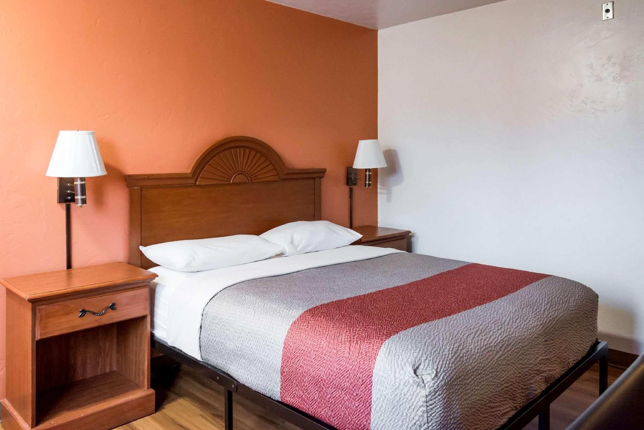 1 Queen Bed | Non-Smoking, Micfridge