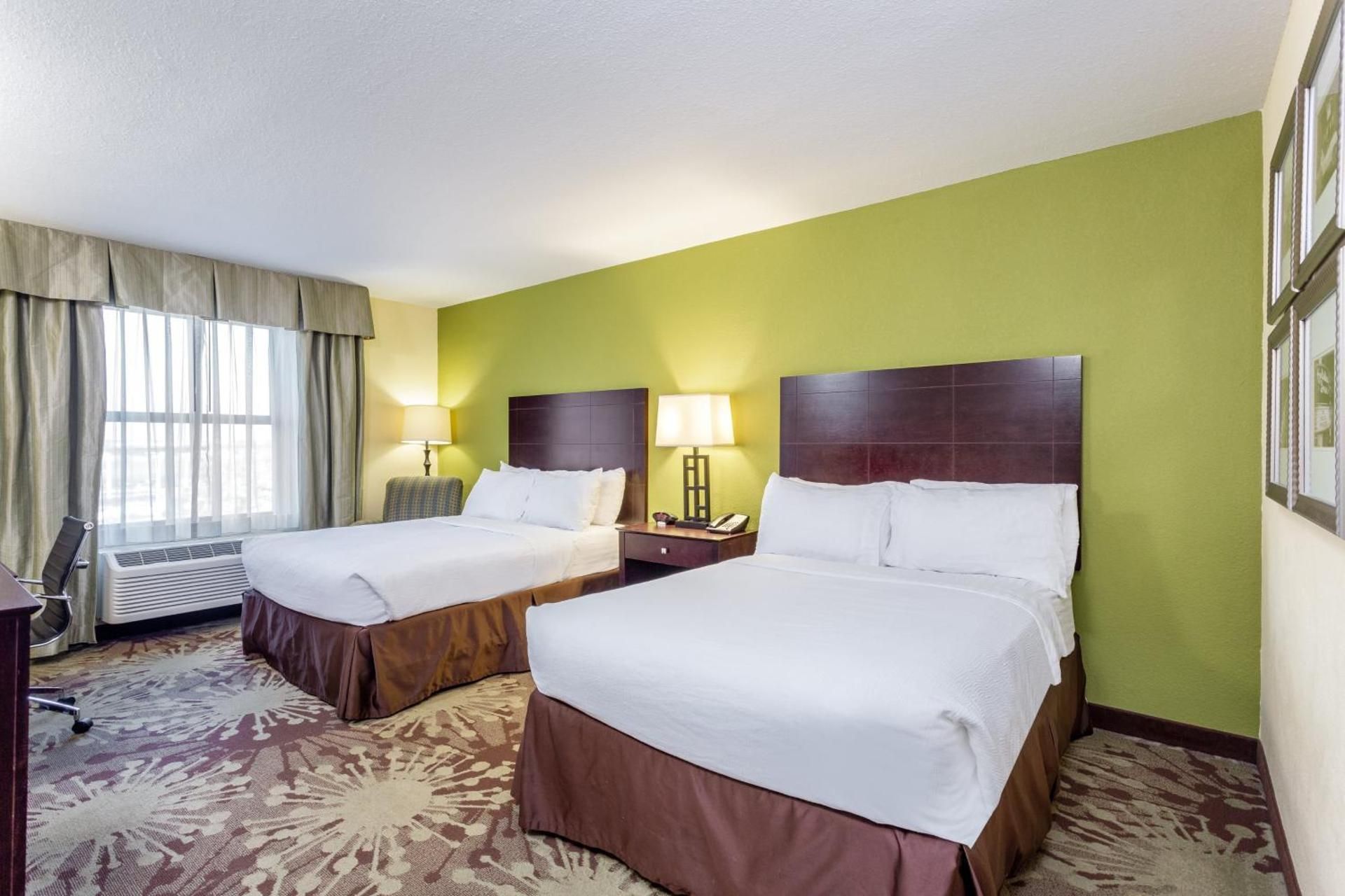 Hotel Gurnee 1 King Bed and 2 Double Beds, 2-Bedroom, Presidential Suite, Non-Smoking
