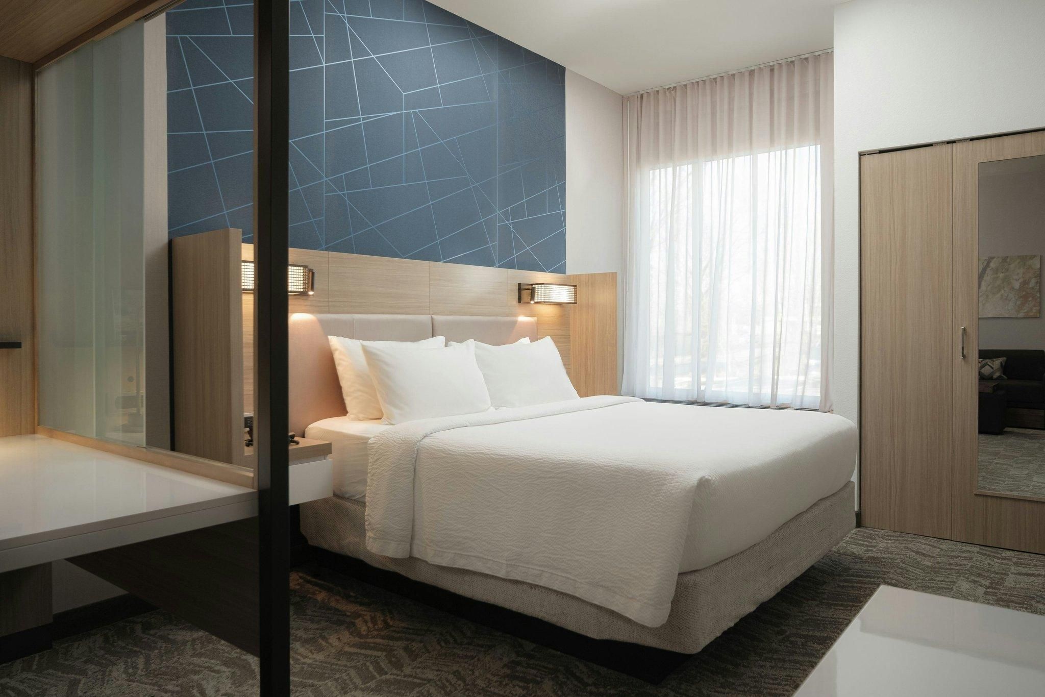 Suite, 1 King, Trundle bed